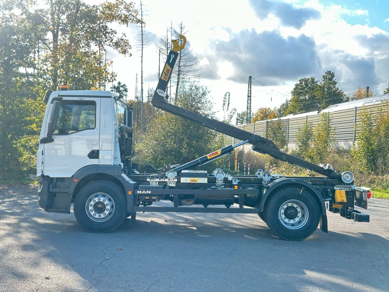 MAN TGM 18.320 4x2 Euro 6e Hyva 12-45 - Koukkulava kuorma-auto, Nosturiauto: kuva MAN TGM 18.320 4x2 Euro 6e Hyva 12-45 - Koukkulava kuorma-auto, Nosturiauto MAN TGM 18.320 4x2 Euro 6e Hyva 12-45 - Koukkulava kuorma-auto, Nosturiauto: kuva MAN TGM 18.320 4x2 Euro 6e Hyva 12-45 - Koukkulava kuorma-auto, Nosturiauto