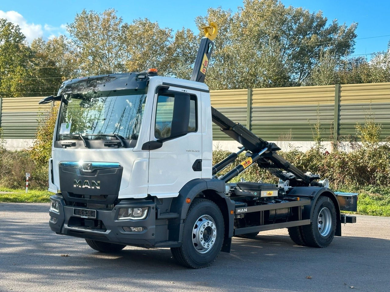 MAN TGM 18.320 4x2 Euro 6e Hyva 12-45 - Koukkulava kuorma-auto, Nosturiauto: kuva MAN TGM 18.320 4x2 Euro 6e Hyva 12-45 - Koukkulava kuorma-auto, Nosturiauto MAN TGM 18.320 4x2 Euro 6e Hyva 12-45 - Koukkulava kuorma-auto, Nosturiauto: kuva MAN TGM 18.320 4x2 Euro 6e Hyva 12-45 - Koukkulava kuorma-auto, Nosturiauto