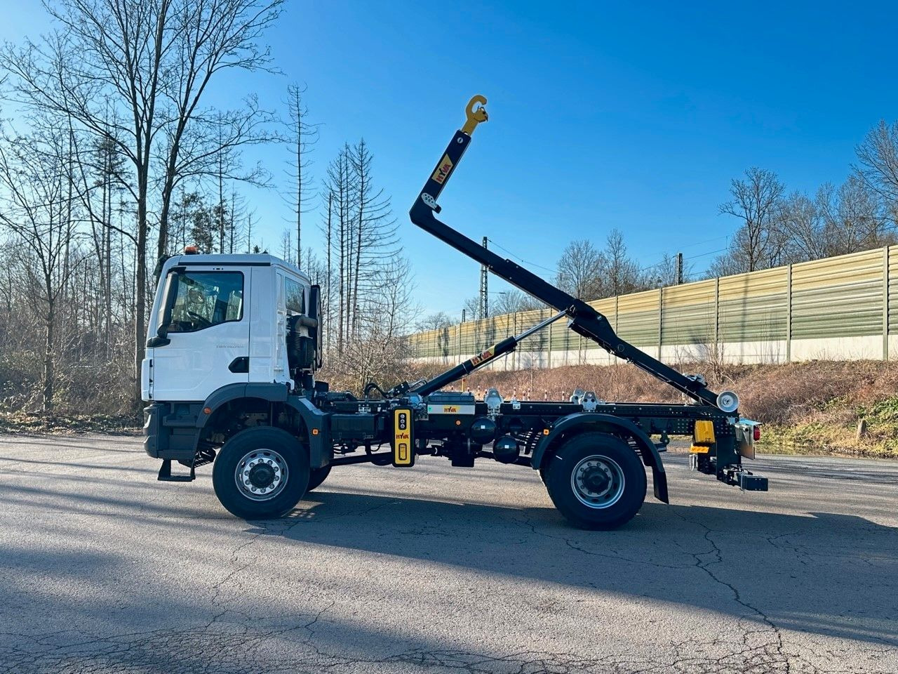 MAN TGM 18.320 4x4 Euro 6e Hyva 12-45 - Koukkulava kuorma-auto, Nosturiauto: kuva MAN TGM 18.320 4x4 Euro 6e Hyva 12-45 - Koukkulava kuorma-auto, Nosturiauto MAN TGM 18.320 4x4 Euro 6e Hyva 12-45 - Koukkulava kuorma-auto, Nosturiauto: kuva MAN TGM 18.320 4x4 Euro 6e Hyva 12-45 - Koukkulava kuorma-auto, Nosturiauto