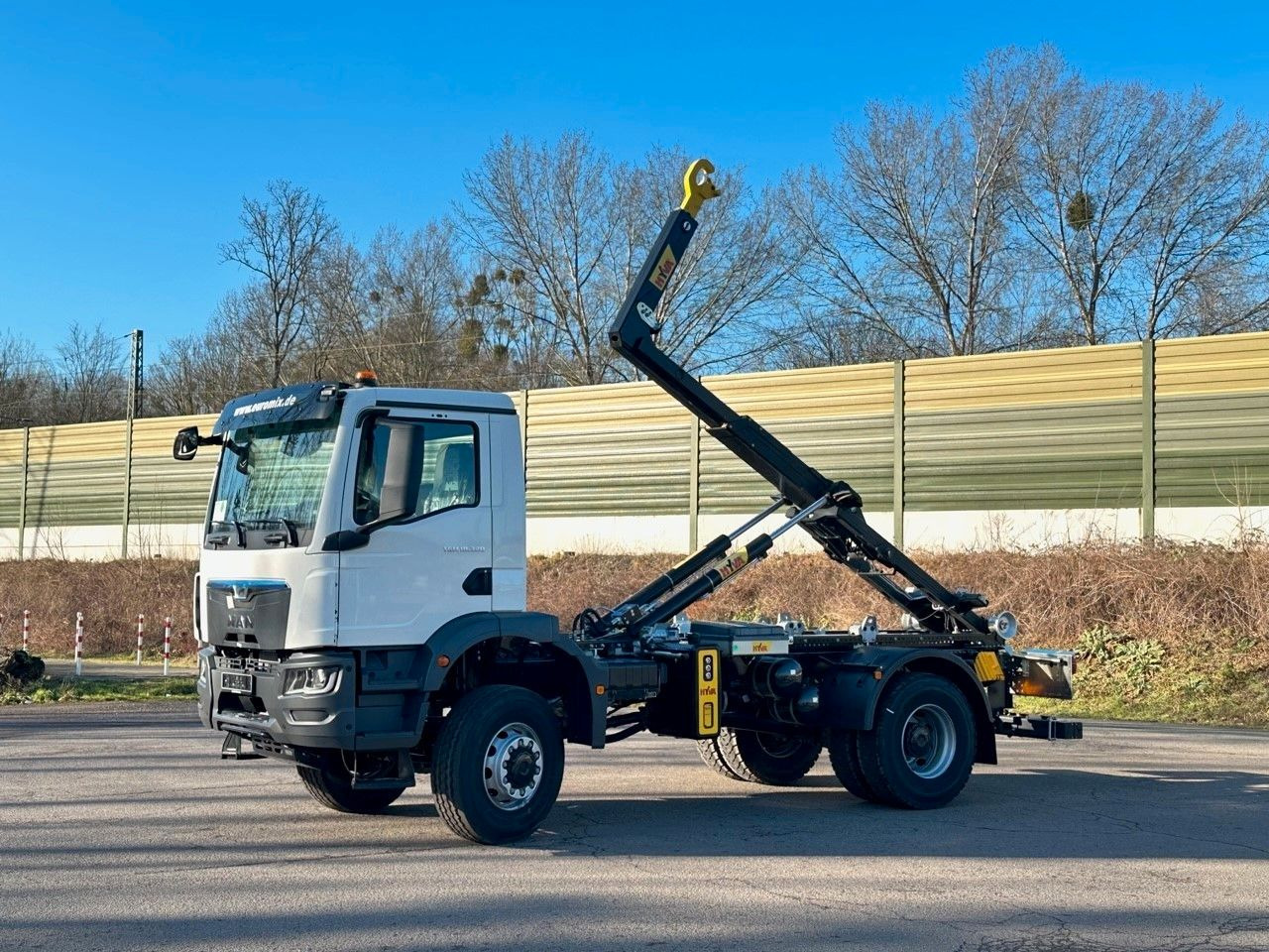 MAN TGM 18.320 4x4 Euro 6e Hyva 12-45 - Koukkulava kuorma-auto, Nosturiauto: kuva MAN TGM 18.320 4x4 Euro 6e Hyva 12-45 - Koukkulava kuorma-auto, Nosturiauto MAN TGM 18.320 4x4 Euro 6e Hyva 12-45 - Koukkulava kuorma-auto, Nosturiauto: kuva MAN TGM 18.320 4x4 Euro 6e Hyva 12-45 - Koukkulava kuorma-auto, Nosturiauto