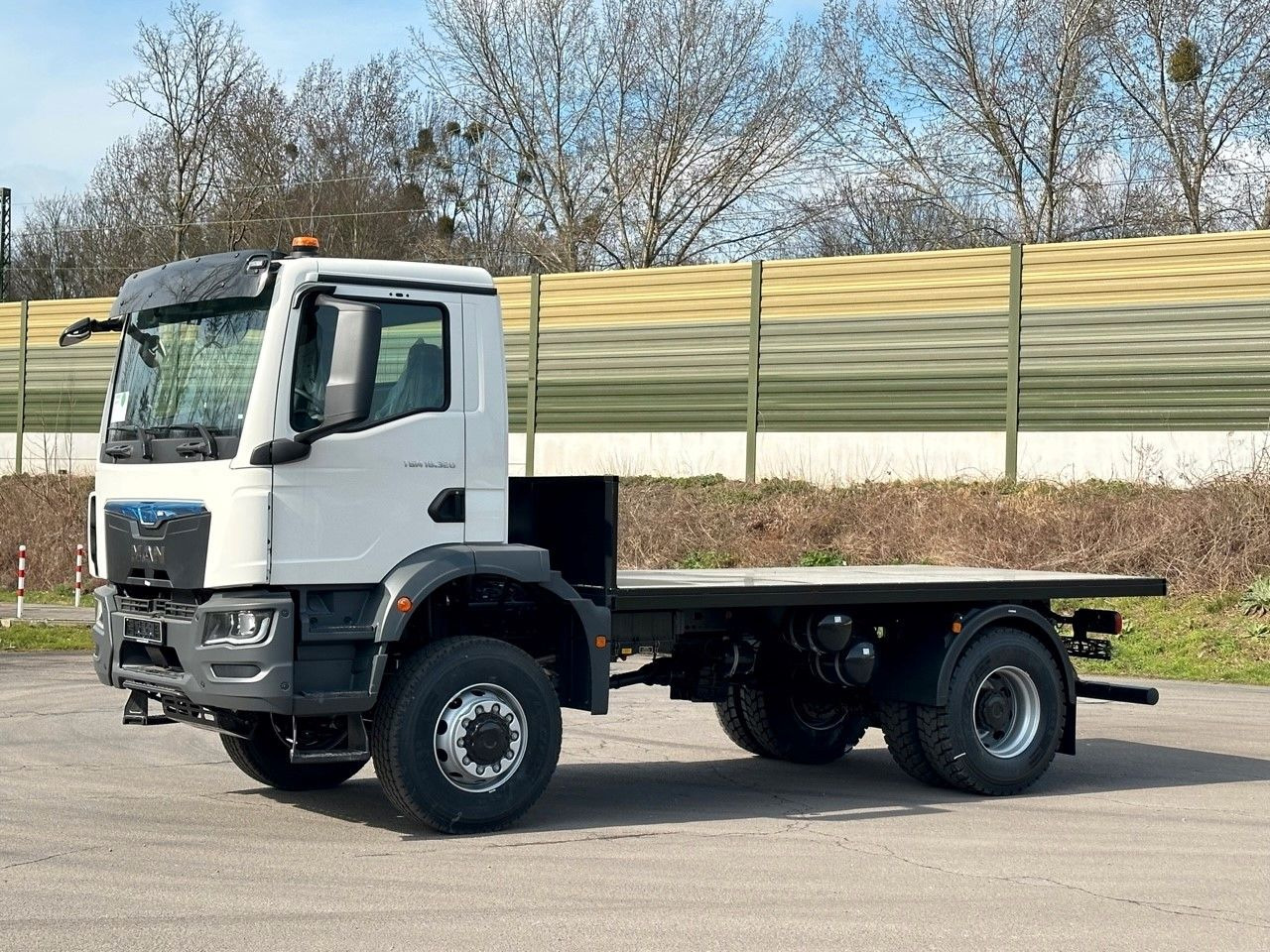 MAN TGM 18.320 4x4 Euro 6e Plato - Lava-kuorma-auto: kuva MAN TGM 18.320 4x4 Euro 6e Plato - Lava-kuorma-auto MAN TGM 18.320 4x4 Euro 6e Plato - Lava-kuorma-auto: kuva MAN TGM 18.320 4x4 Euro 6e Plato - Lava-kuorma-auto