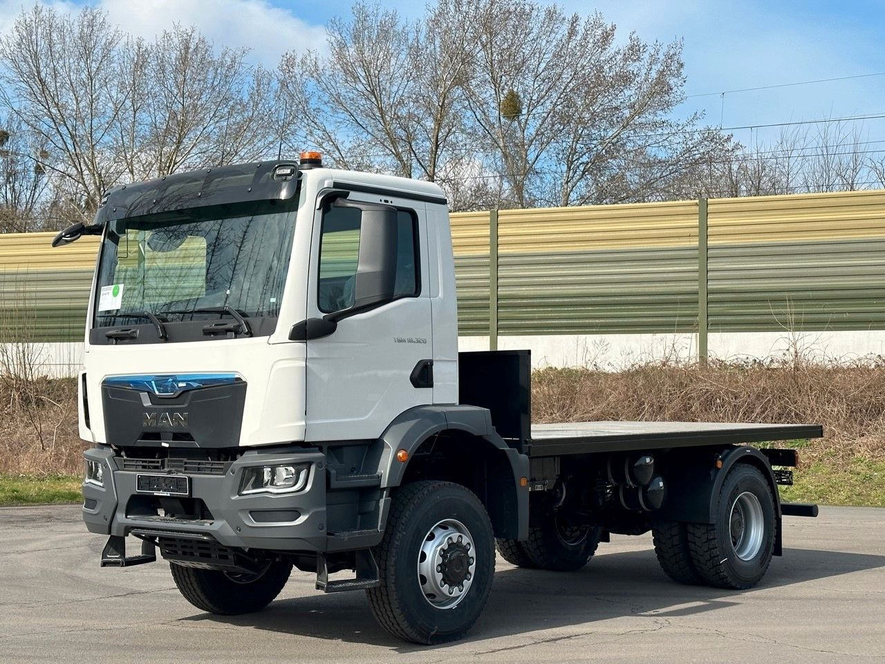 MAN TGM 18.320 4x4 Euro 6e Plato - Lava-kuorma-auto: kuva MAN TGM 18.320 4x4 Euro 6e Plato - Lava-kuorma-auto MAN TGM 18.320 4x4 Euro 6e Plato - Lava-kuorma-auto: kuva MAN TGM 18.320 4x4 Euro 6e Plato - Lava-kuorma-auto