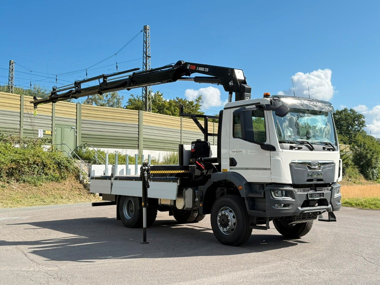 MAN TGM 18.320 4x4 Hiab 228-4 Kran - Nosturiauto: kuva MAN TGM 18.320 4x4 Hiab 228-4 Kran - Nosturiauto MAN TGM 18.320 4x4 Hiab 228-4 Kran - Nosturiauto: kuva MAN TGM 18.320 4x4 Hiab 228-4 Kran - Nosturiauto