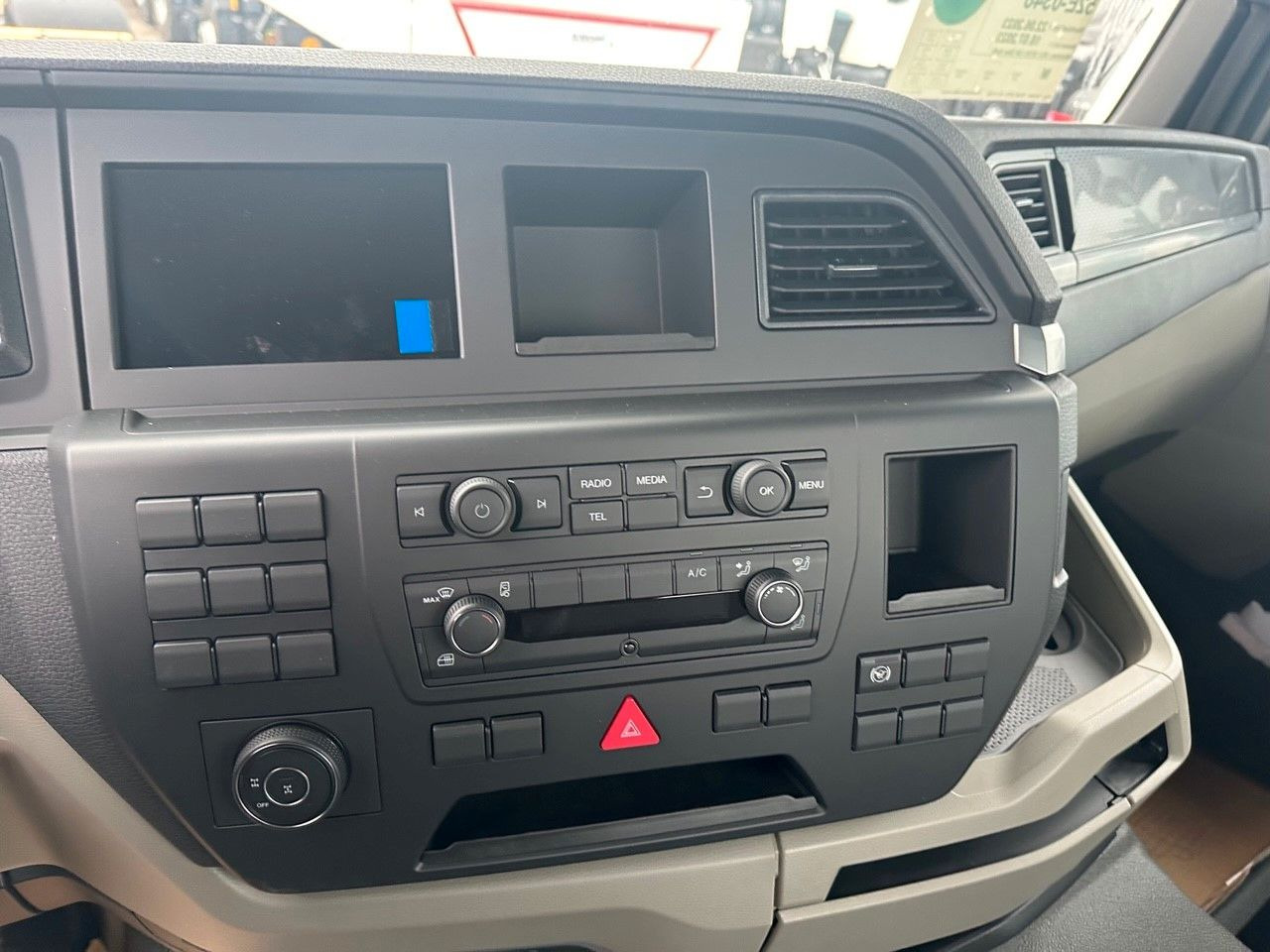 MAN TGS 18.400 4x4 Euro 6e Hyva Absetzkipper - Kippiauto kuorma-auto, Nosturiauto: kuva MAN TGS 18.400 4x4 Euro 6e Hyva Absetzkipper - Kippiauto kuorma-auto, Nosturiauto MAN TGS 18.400 4x4 Euro 6e Hyva Absetzkipper - Kippiauto kuorma-auto, Nosturiauto: kuva MAN TGS 18.400 4x4 Euro 6e Hyva Absetzkipper - Kippiauto kuorma-auto, Nosturiauto