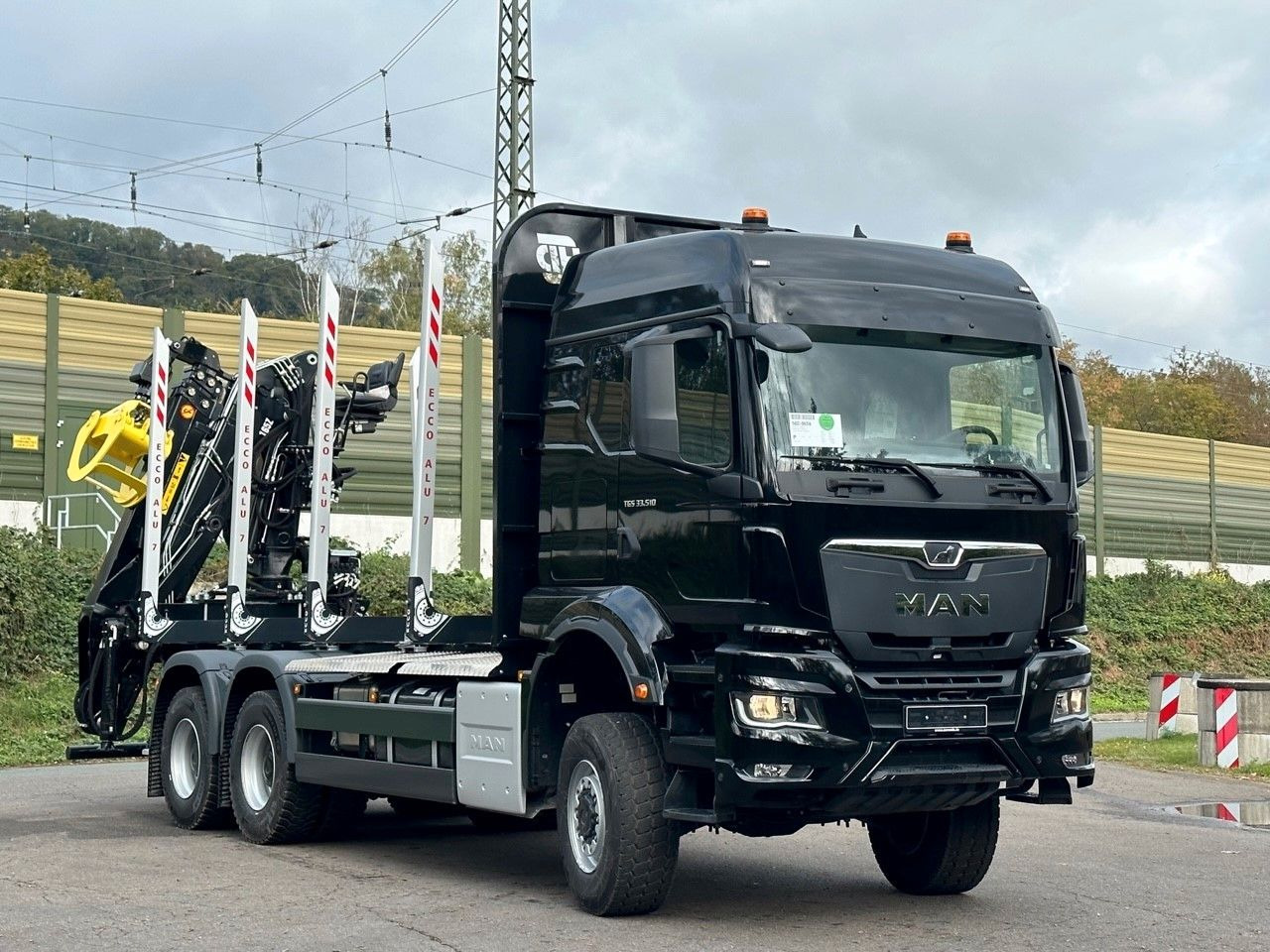 MAN TGS 33.520 6X6 Euro6e LogLift 165 Z - Puuauto, Nosturiauto: kuva MAN TGS 33.520 6X6 Euro6e LogLift 165 Z - Puuauto, Nosturiauto MAN TGS 33.520 6X6 Euro6e LogLift 165 Z - Puuauto, Nosturiauto: kuva MAN TGS 33.520 6X6 Euro6e LogLift 165 Z - Puuauto, Nosturiauto