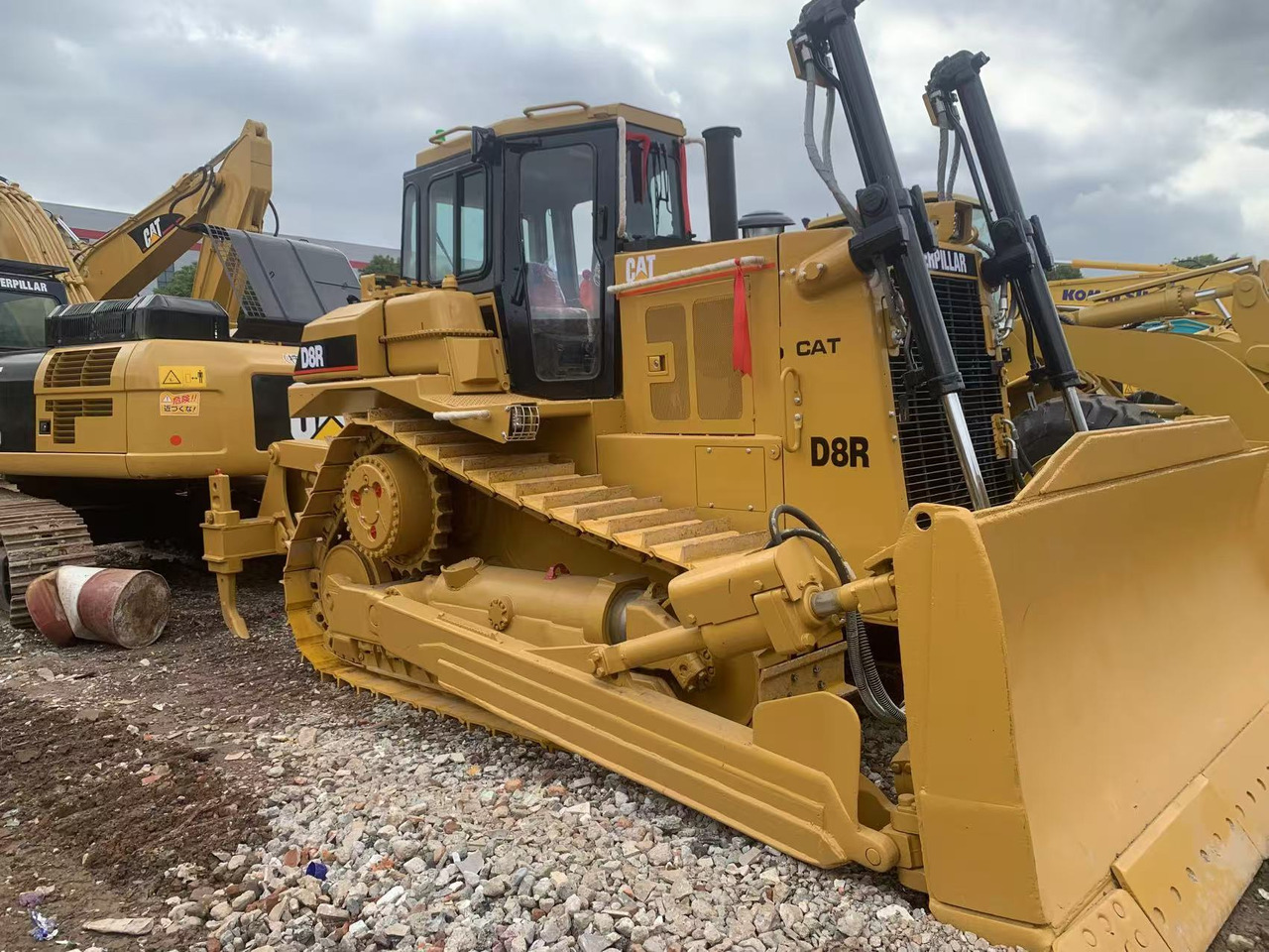 CATERPILLAR D8R - Puskutraktori: kuva CATERPILLAR D8R - Puskutraktori CATERPILLAR D8R - Puskutraktori: kuva CATERPILLAR D8R - Puskutraktori