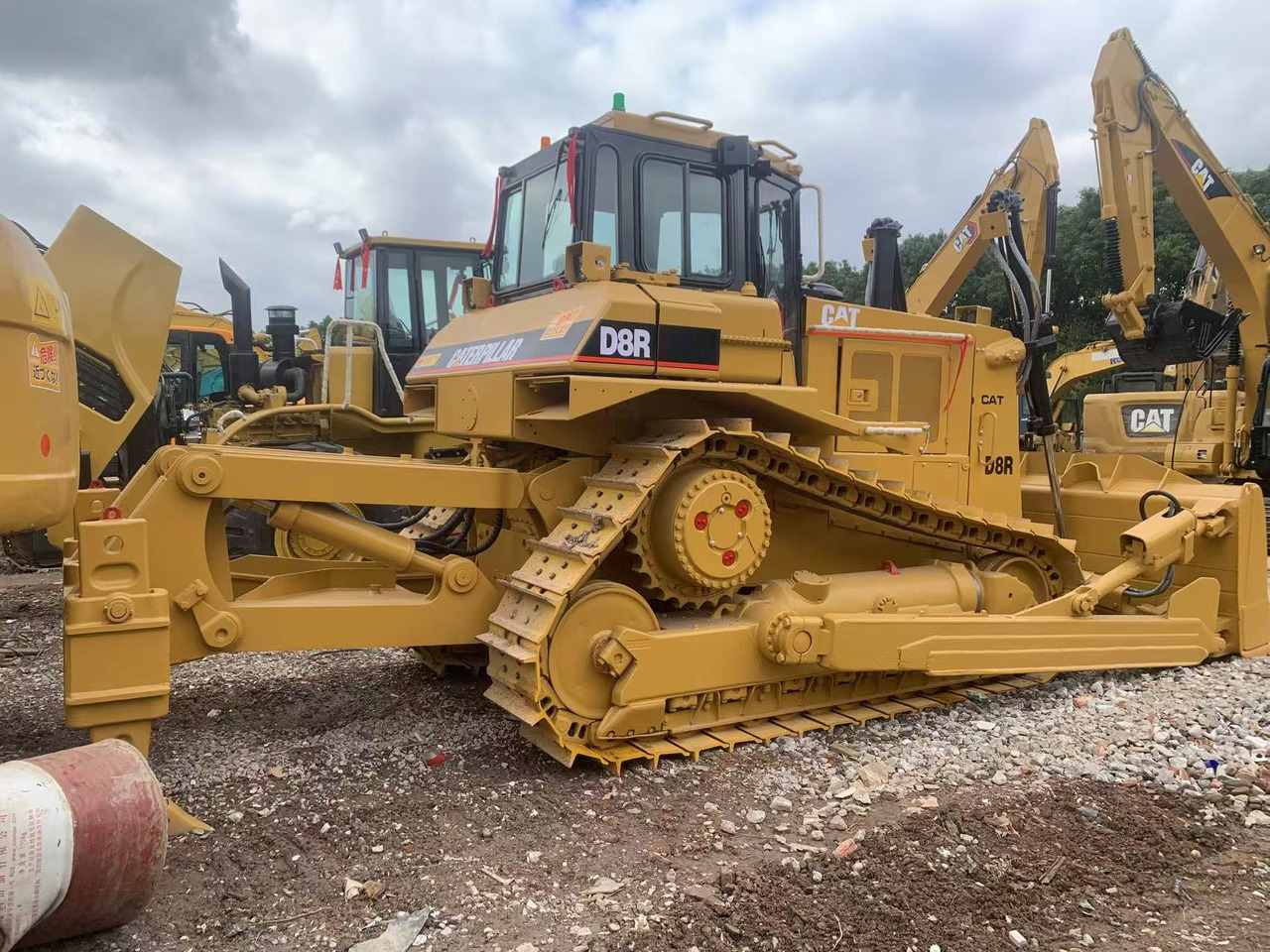 CATERPILLAR D8R - Puskutraktori: kuva CATERPILLAR D8R - Puskutraktori CATERPILLAR D8R - Puskutraktori: kuva CATERPILLAR D8R - Puskutraktori