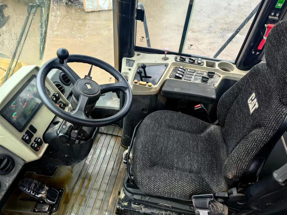 Low Price Sale! Used CAT 950GC Wheel Loader Original Front End Loader 950GC Loader in Shanghai China - Pyöräkuormaaja: kuva  Low Price Sale! Used CAT 950GC Wheel Loader Original Front End Loader 950GC Loader in Shanghai China - Pyöräkuormaaja Low Price Sale! Used CAT 950GC Wheel Loader Original Front End Loader 950GC Loader in Shanghai China - Pyöräkuormaaja: kuva  Low Price Sale! Used CAT 950GC Wheel Loader Original Front End Loader 950GC Loader in Shanghai China - Pyöräkuormaaja