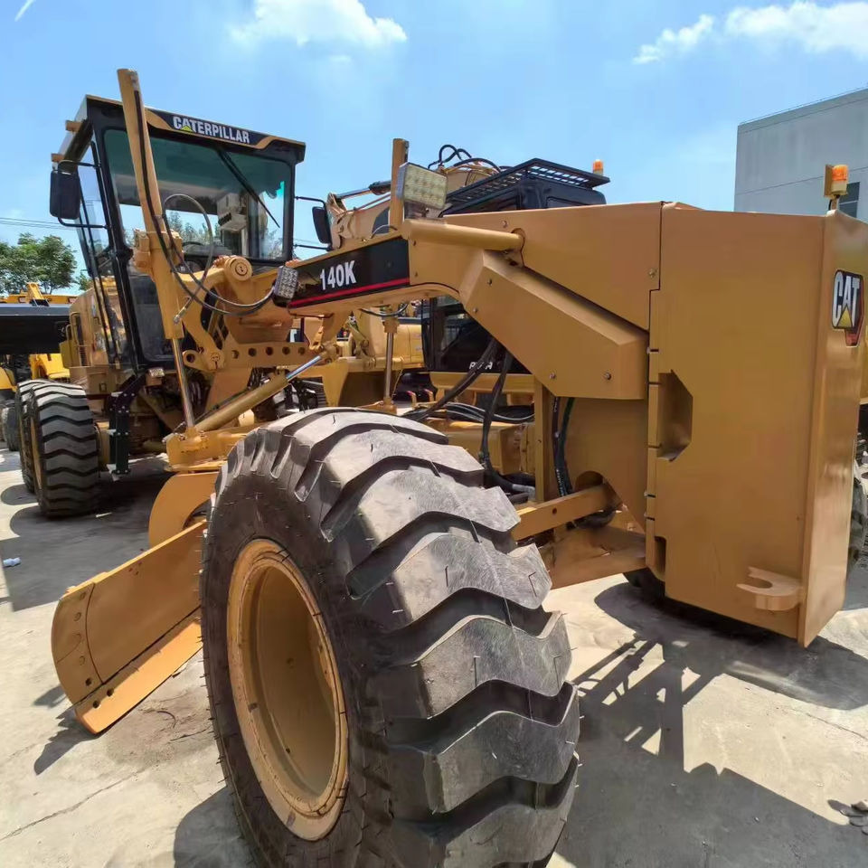 Second Hand Used Construction Machinery CAT 140K 15 Ton Grader for Sale 1000H From Shanghai Japanese Brand Good Condition - Tiehöylä: kuva Second Hand Used Construction Machinery CAT 140K 15 Ton Grader for Sale 1000H From Shanghai Japanese Brand Good Condition - Tiehöylä Second Hand Used Construction Machinery CAT 140K 15 Ton Grader for Sale 1000H From Shanghai Japanese Brand Good Condition - Tiehöylä: kuva Second Hand Used Construction Machinery CAT 140K 15 Ton Grader for Sale 1000H From Shanghai Japanese Brand Good Condition - Tiehöylä