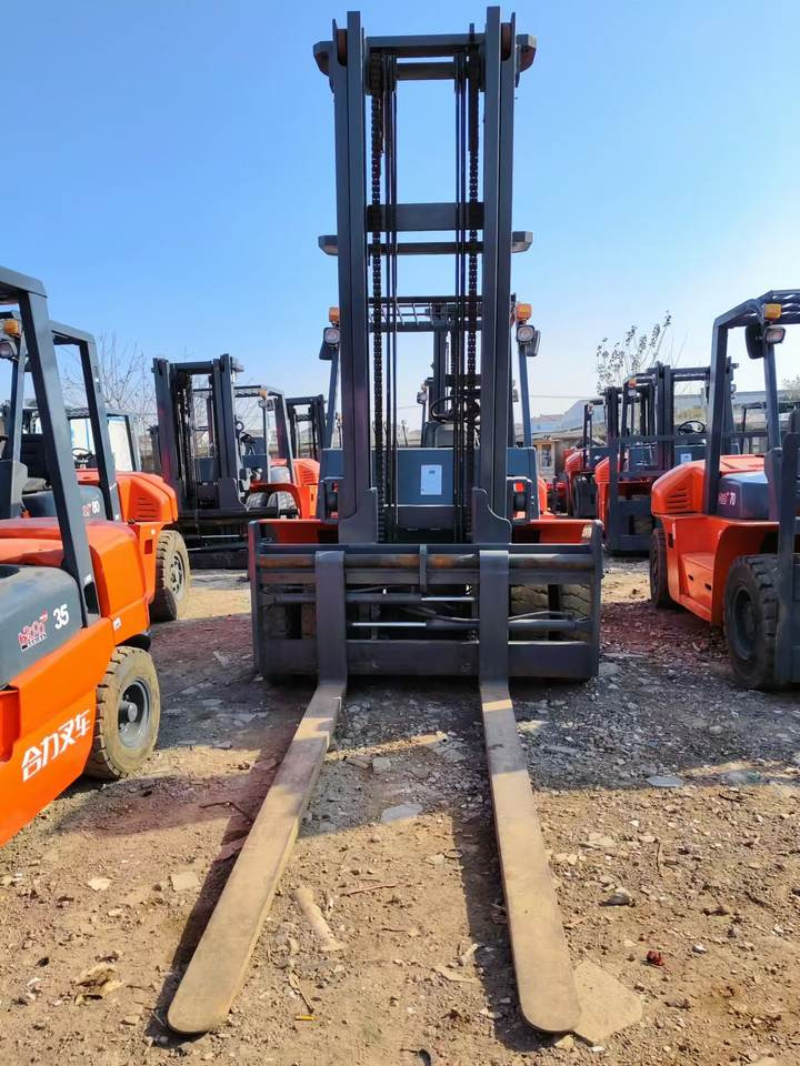 Used Heli 7-Ton Forklift with 4.5m Mast Height - Vastapainotrukki: kuva  Used Heli 7-Ton Forklift with 4.5m Mast Height - Vastapainotrukki Used Heli 7-Ton Forklift with 4.5m Mast Height - Vastapainotrukki: kuva  Used Heli 7-Ton Forklift with 4.5m Mast Height - Vastapainotrukki