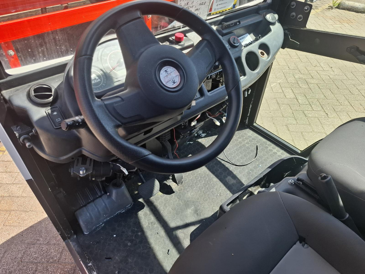 Aixam Mega E-Worker Elektrische Bakwagen RV-606-R - Golfauto: kuva Aixam Mega E-Worker Elektrische Bakwagen RV-606-R - Golfauto Aixam Mega E-Worker Elektrische Bakwagen RV-606-R - Golfauto: kuva Aixam Mega E-Worker Elektrische Bakwagen RV-606-R - Golfauto