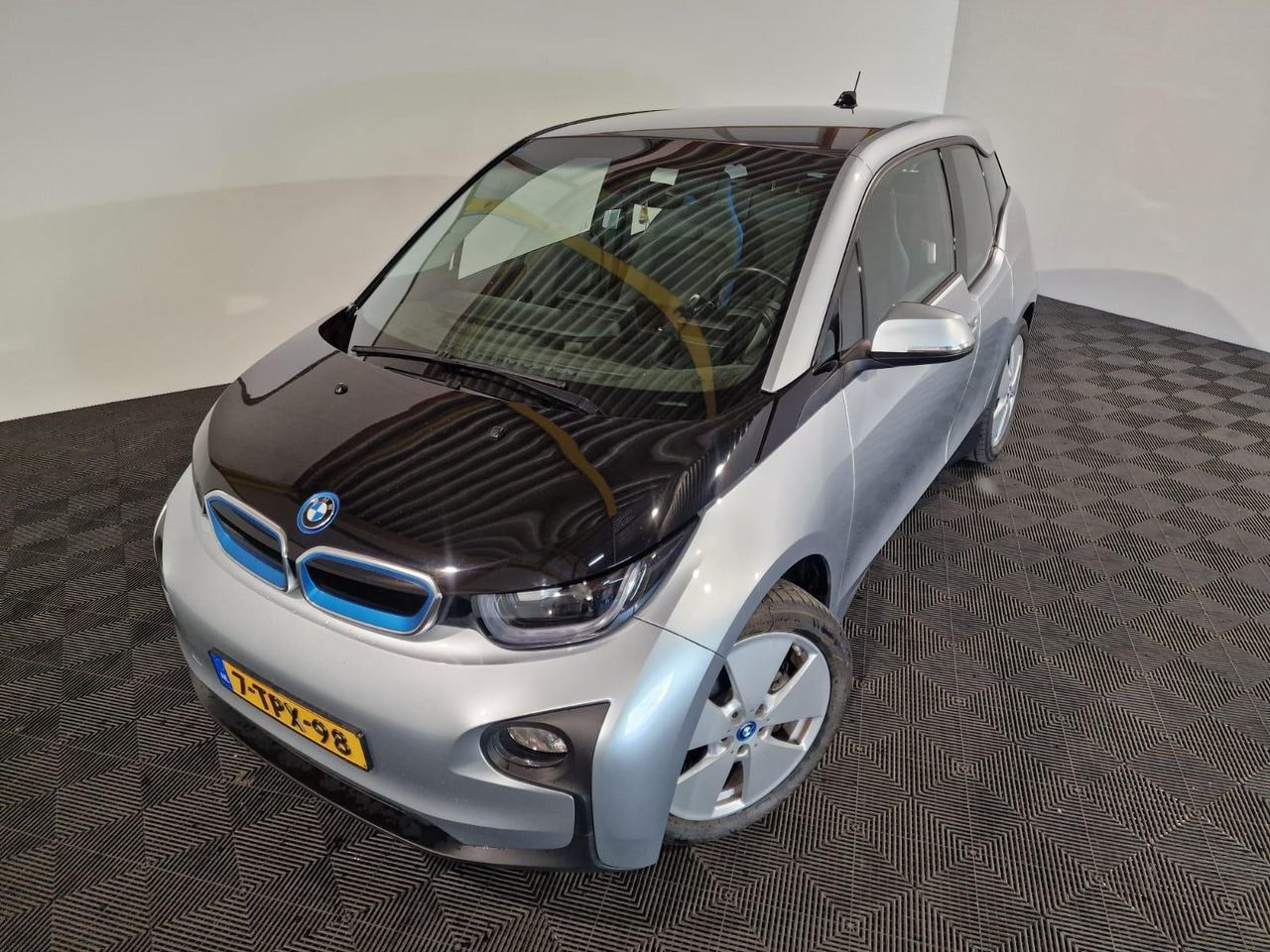 BMW i3 Range Extender 7-TPX-98 48.489 km - Henkilöauto: kuva BMW i3 Range Extender 7-TPX-98 48.489 km - Henkilöauto BMW i3 Range Extender 7-TPX-98 48.489 km - Henkilöauto: kuva BMW i3 Range Extender 7-TPX-98 48.489 km - Henkilöauto
