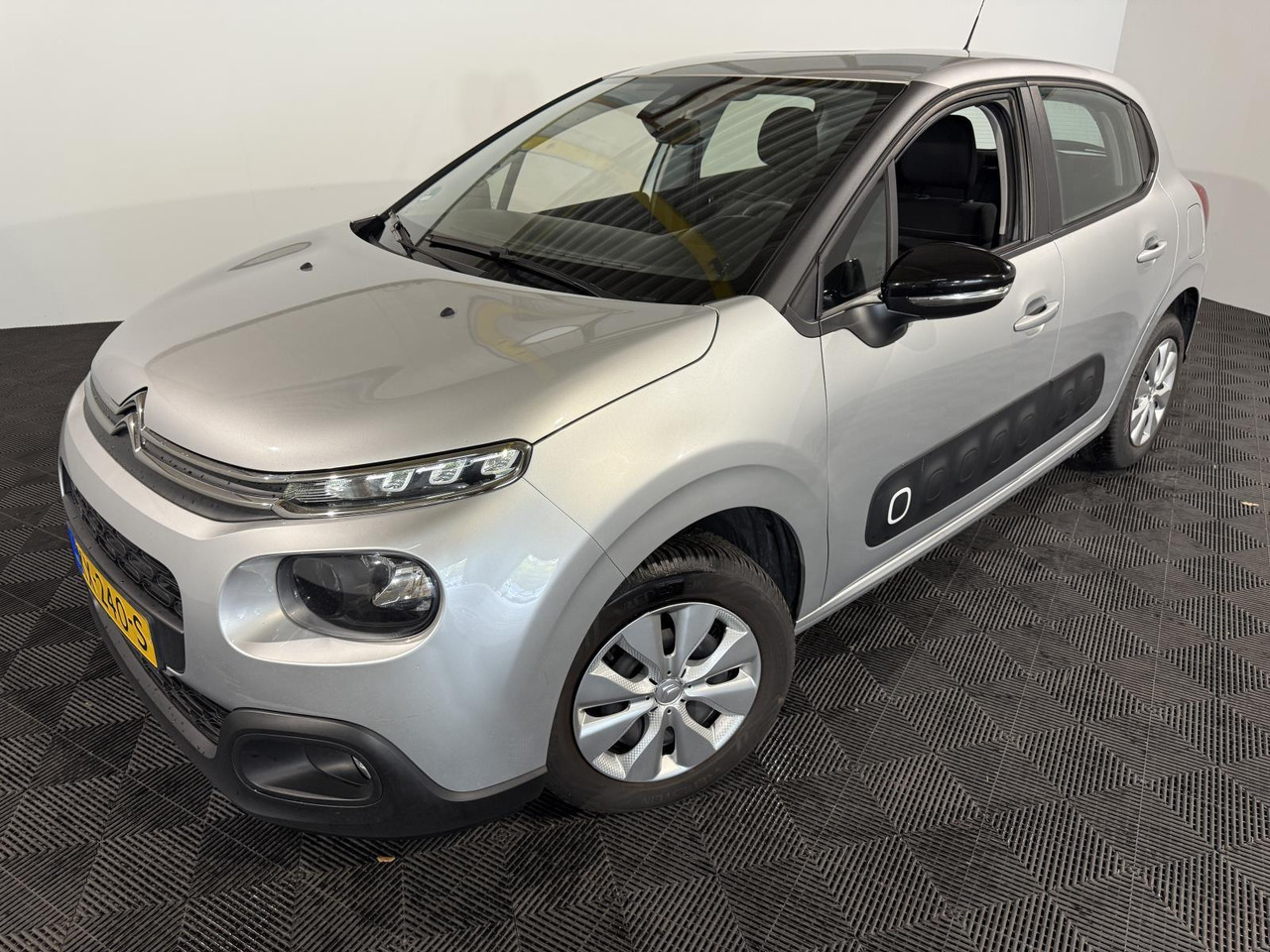 Citroen | C3 | 1.2 PureTech Feel 105g | 2016 | 175.577 km | KX240S | Logisch - Viistoperä: kuva  Citroen | C3 | 1.2 PureTech Feel 105g | 2016 | 175.577 km | KX240S | Logisch - Viistoperä Citroen | C3 | 1.2 PureTech Feel 105g | 2016 | 175.577 km | KX240S | Logisch - Viistoperä: kuva  Citroen | C3 | 1.2 PureTech Feel 105g | 2016 | 175.577 km | KX240S | Logisch - Viistoperä