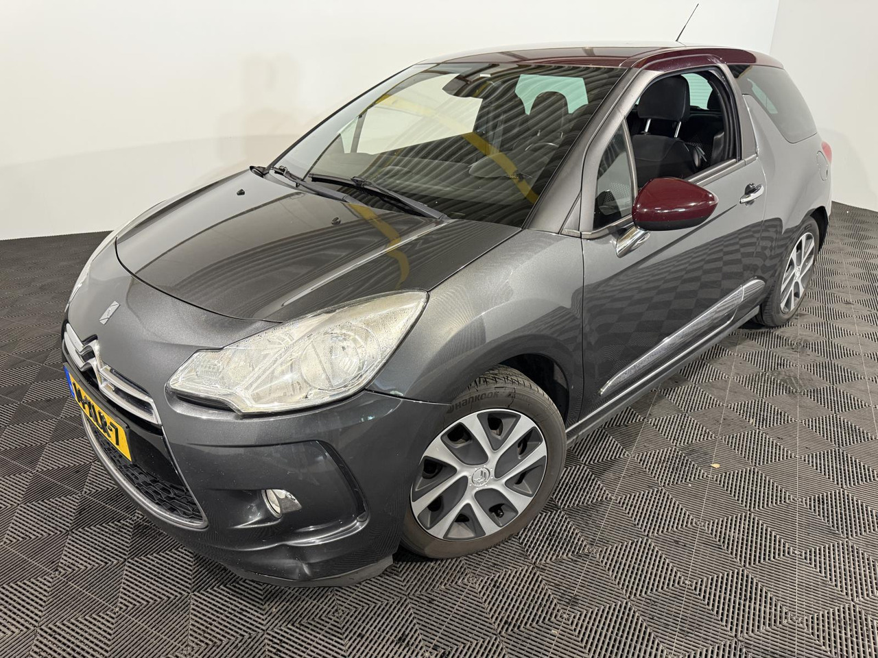 Citroen DS3 1.6 e-HDi So Chic | 2012 | 277.448 km | 14-XLR-7 - Viistoperä: kuva Citroen DS3 1.6 e-HDi So Chic | 2012 | 277.448 km | 14-XLR-7 - Viistoperä Citroen DS3 1.6 e-HDi So Chic | 2012 | 277.448 km | 14-XLR-7 - Viistoperä: kuva Citroen DS3 1.6 e-HDi So Chic | 2012 | 277.448 km | 14-XLR-7 - Viistoperä
