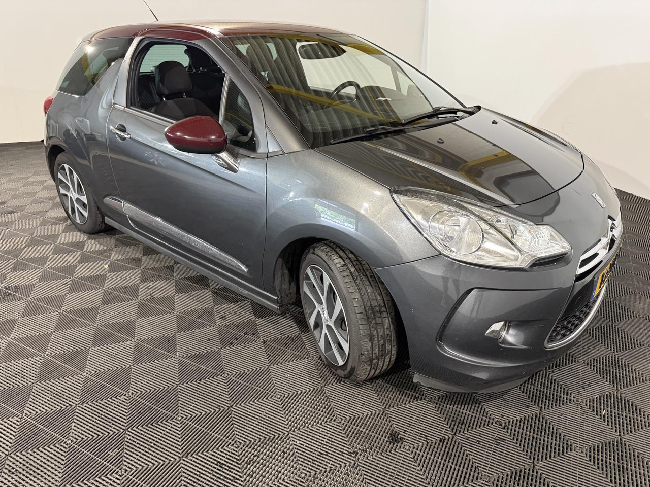 Citroen DS3 1.6 e-HDi So Chic | 2012 | 277.448 km | 14-XLR-7 - Viistoperä: kuva Citroen DS3 1.6 e-HDi So Chic | 2012 | 277.448 km | 14-XLR-7 - Viistoperä Citroen DS3 1.6 e-HDi So Chic | 2012 | 277.448 km | 14-XLR-7 - Viistoperä: kuva Citroen DS3 1.6 e-HDi So Chic | 2012 | 277.448 km | 14-XLR-7 - Viistoperä