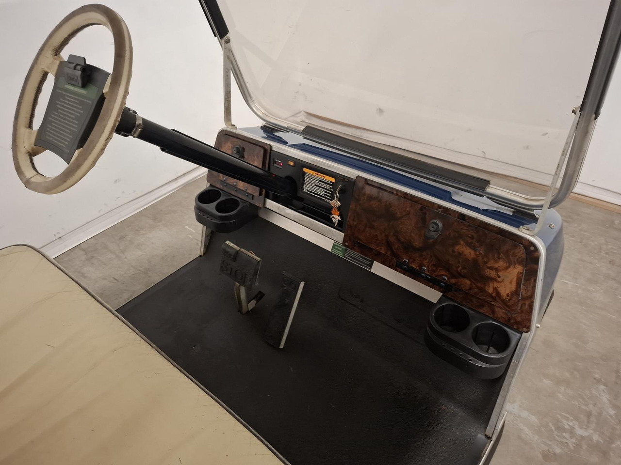 ClubCar Ds 2 seater T-50-BVD - Golfauto: kuva ClubCar Ds 2 seater T-50-BVD - Golfauto ClubCar Ds 2 seater T-50-BVD - Golfauto: kuva ClubCar Ds 2 seater T-50-BVD - Golfauto