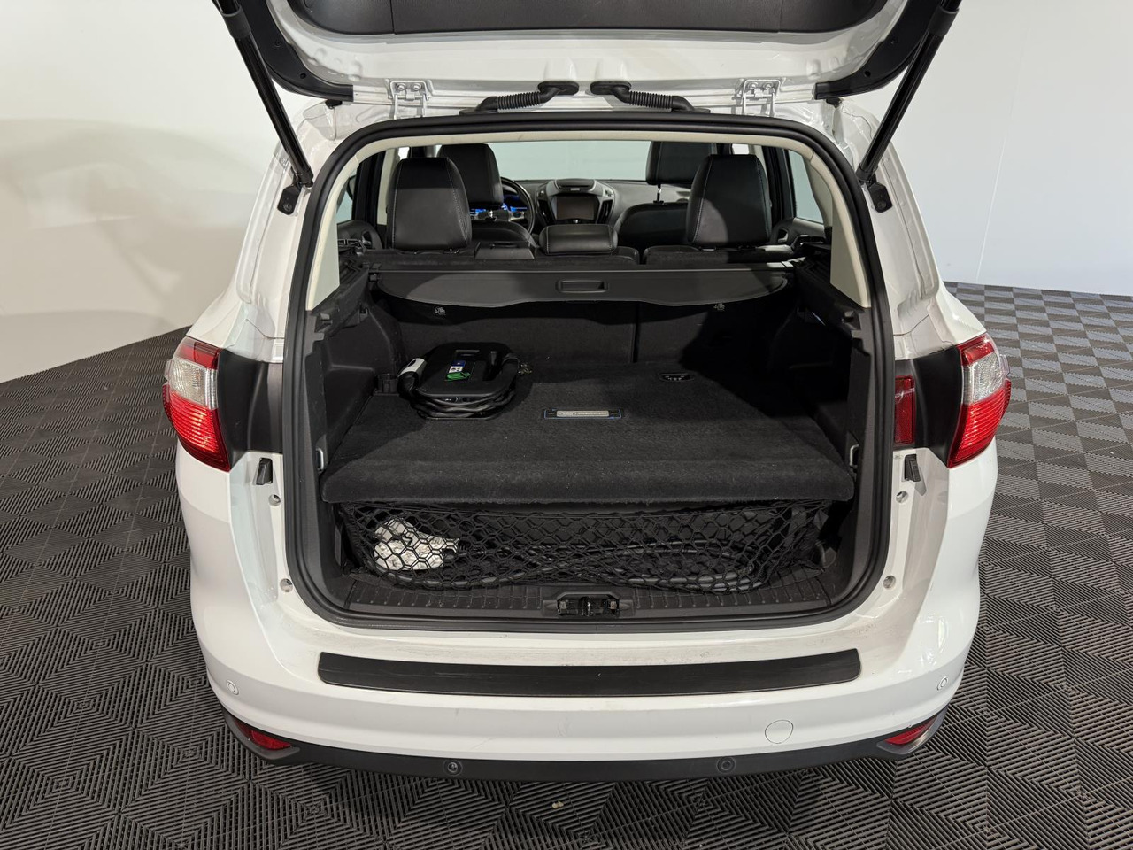 Ford C-Max 2.0 Plug-in Hybrid Titanium Plus | 2015 | 233.632 km | HL-834-P - Henkilöauto: kuva Ford C-Max 2.0 Plug-in Hybrid Titanium Plus | 2015 | 233.632 km | HL-834-P - Henkilöauto Ford C-Max 2.0 Plug-in Hybrid Titanium Plus | 2015 | 233.632 km | HL-834-P - Henkilöauto: kuva Ford C-Max 2.0 Plug-in Hybrid Titanium Plus | 2015 | 233.632 km | HL-834-P - Henkilöauto
