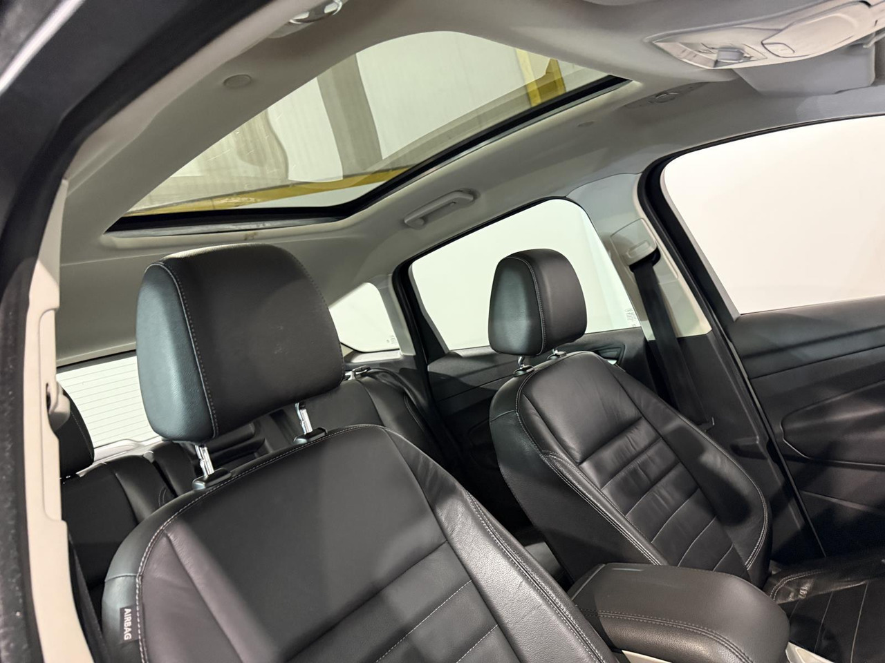 Henkilöauto Ford C-Max 2.0 Plug-in Hybrid Titanium Plus | HL-834-P: kuva Henkilöauto Ford C-Max 2.0 Plug-in Hybrid Titanium Plus | HL-834-P
