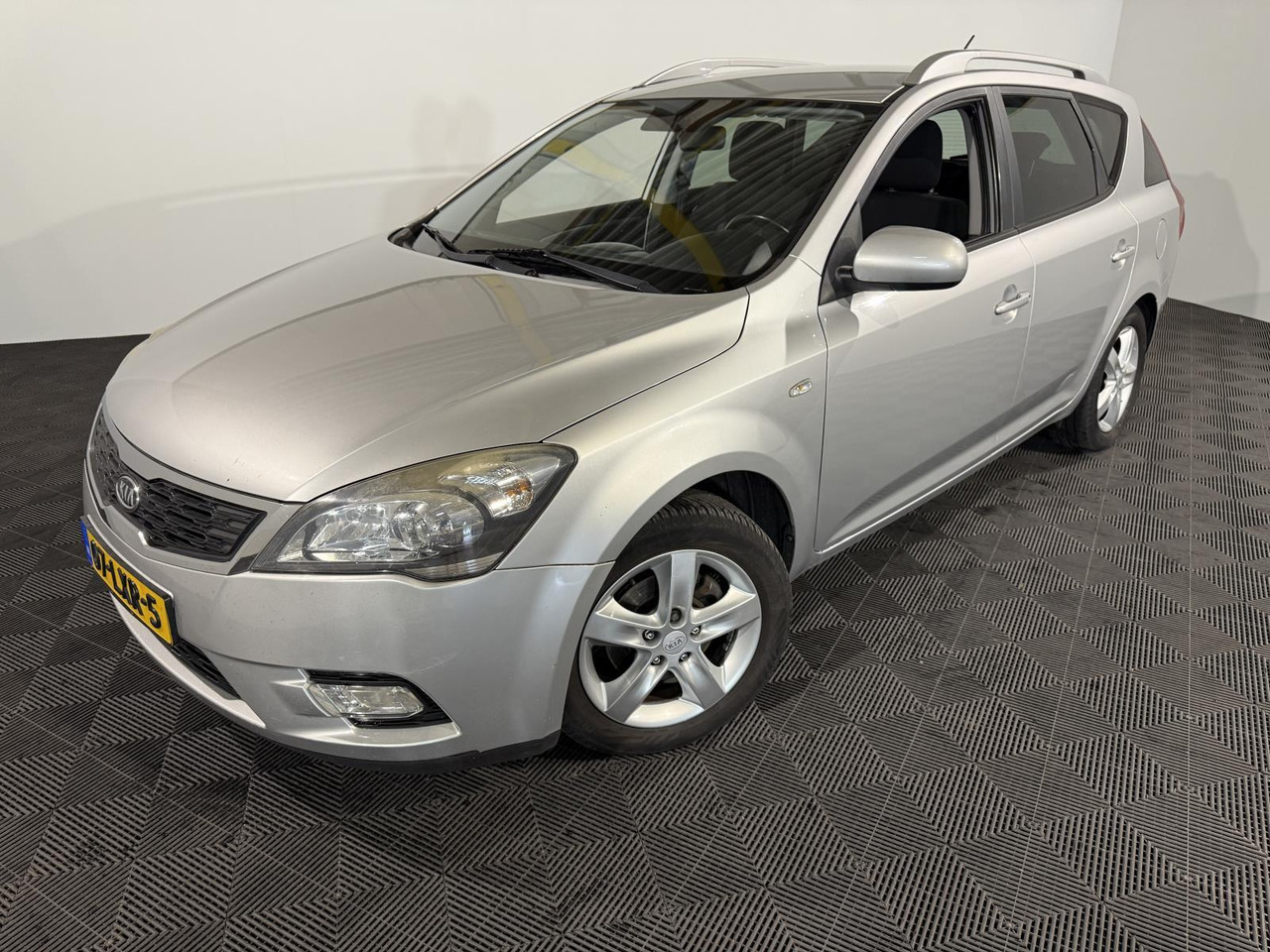 Kia cee'd 1.4 CVVT X-ecutive |2010 | 202.277 km | 07-LXR-5 - Viistoperä: kuva Kia cee'd 1.4 CVVT X-ecutive |2010 | 202.277 km | 07-LXR-5 - Viistoperä Kia cee'd 1.4 CVVT X-ecutive |2010 | 202.277 km | 07-LXR-5 - Viistoperä: kuva Kia cee'd 1.4 CVVT X-ecutive |2010 | 202.277 km | 07-LXR-5 - Viistoperä
