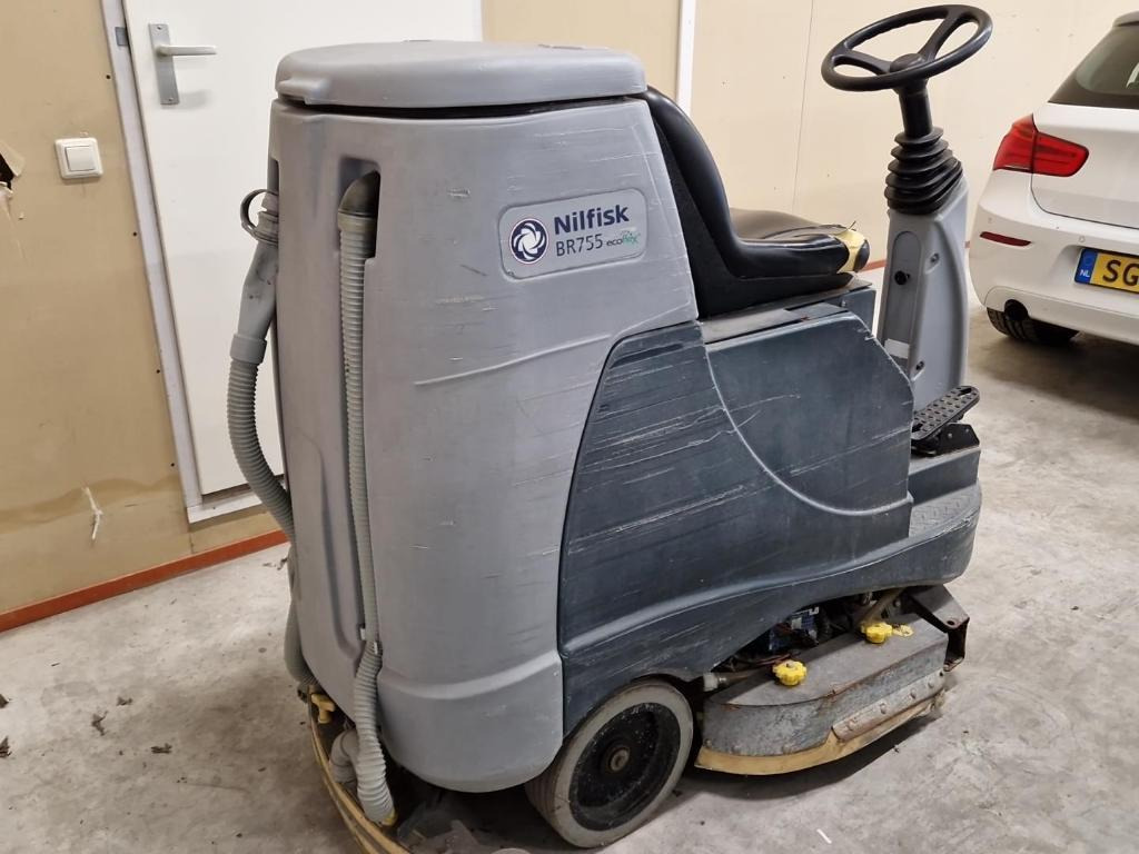 Nilfisk BR 755 Ecoflex Zit-Schrobmachine – 2015 - Siivouskone: kuva Nilfisk BR 755 Ecoflex Zit-Schrobmachine – 2015 - Siivouskone Nilfisk BR 755 Ecoflex Zit-Schrobmachine – 2015 - Siivouskone: kuva Nilfisk BR 755 Ecoflex Zit-Schrobmachine – 2015 - Siivouskone