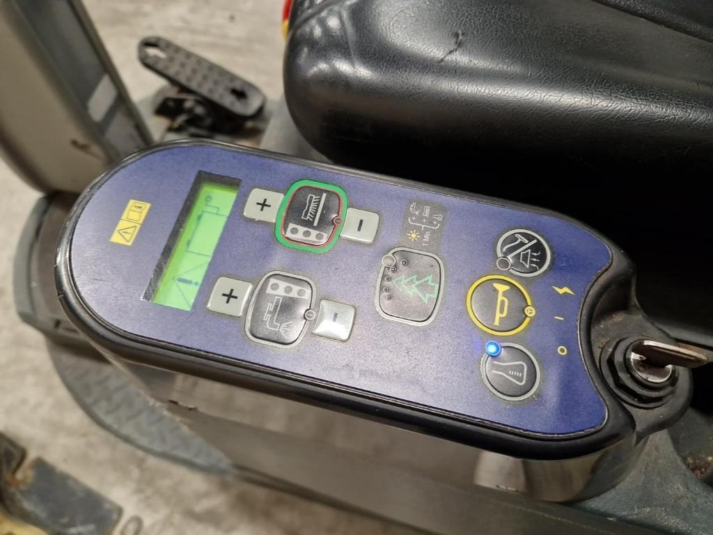 Nilfisk BR 755 Ecoflex Zit-Schrobmachine – 2015 - Siivouskone: kuva Nilfisk BR 755 Ecoflex Zit-Schrobmachine – 2015 - Siivouskone Nilfisk BR 755 Ecoflex Zit-Schrobmachine – 2015 - Siivouskone: kuva Nilfisk BR 755 Ecoflex Zit-Schrobmachine – 2015 - Siivouskone
