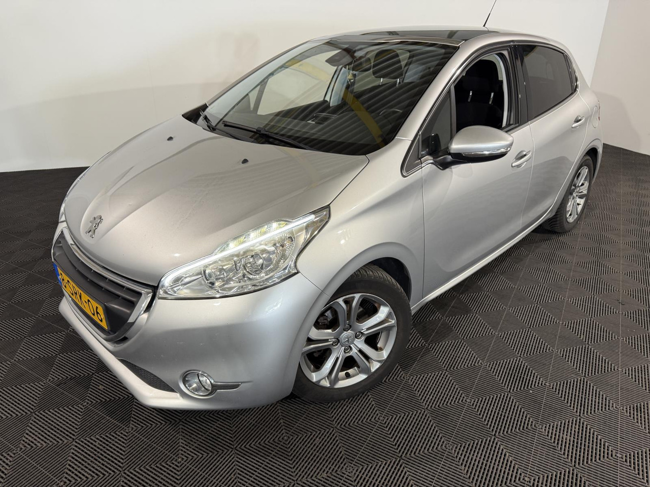 Peugeot 208 1.2 VTi Allure | 2013 | 160.154 km | 8-SRK-06 - Viistoperä: kuva Peugeot 208 1.2 VTi Allure | 2013 | 160.154 km | 8-SRK-06 - Viistoperä Peugeot 208 1.2 VTi Allure | 2013 | 160.154 km | 8-SRK-06 - Viistoperä: kuva Peugeot 208 1.2 VTi Allure | 2013 | 160.154 km | 8-SRK-06 - Viistoperä