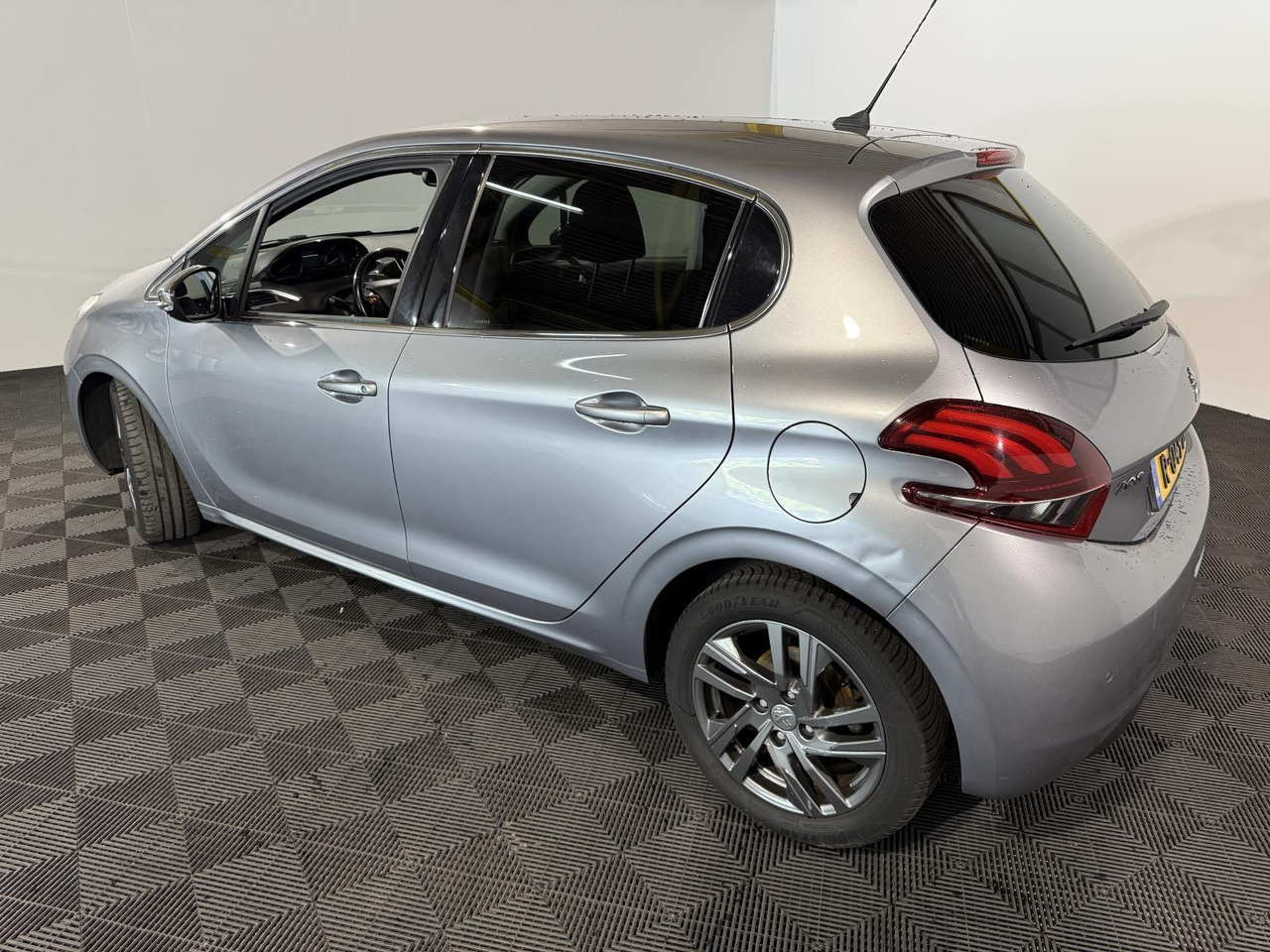 Peugeot | 208 | 1.5 BlueHDi Blue Lease Allure | 2019 | 183.354 km | R049BT | Geen oordeel - Viistoperä: kuva  Peugeot | 208 | 1.5 BlueHDi Blue Lease Allure | 2019 | 183.354 km | R049BT | Geen oordeel - Viistoperä Peugeot | 208 | 1.5 BlueHDi Blue Lease Allure | 2019 | 183.354 km | R049BT | Geen oordeel - Viistoperä: kuva  Peugeot | 208 | 1.5 BlueHDi Blue Lease Allure | 2019 | 183.354 km | R049BT | Geen oordeel - Viistoperä