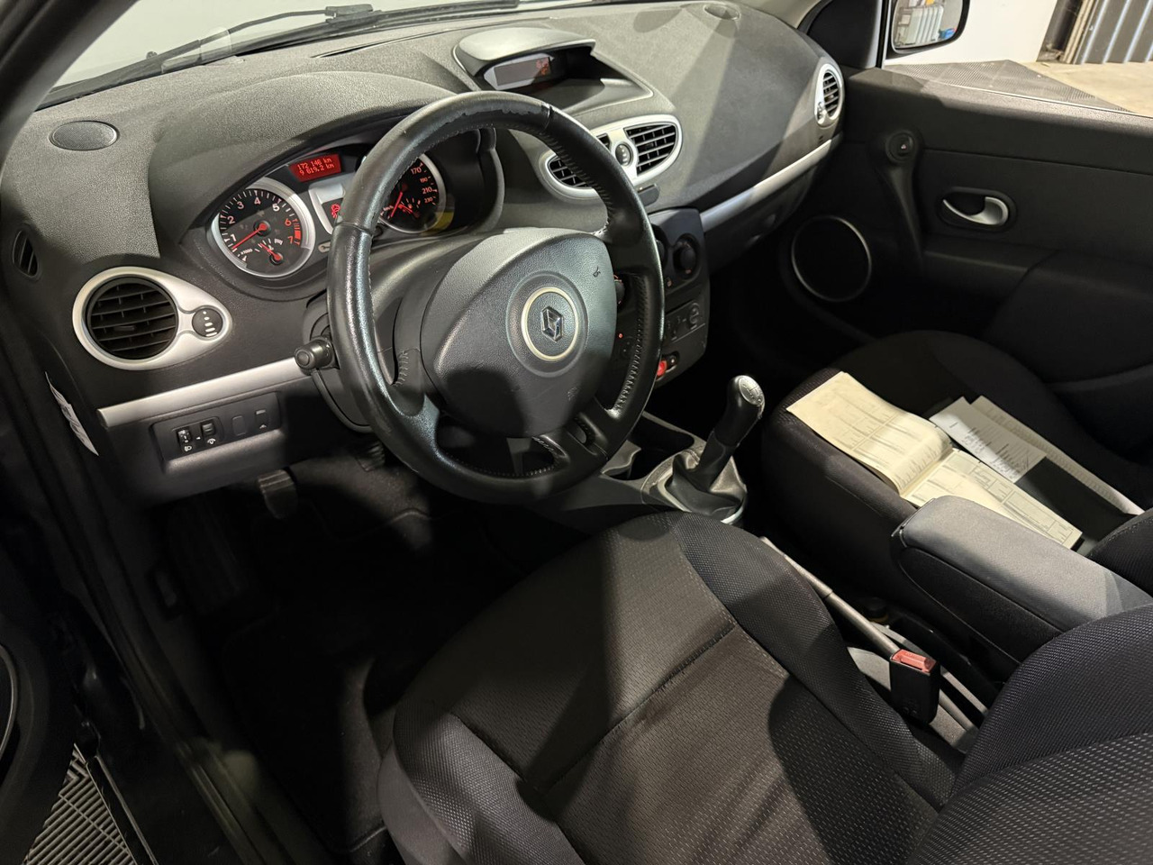 Renault | Clio Estate | 1.2-16V Special Line | 2009 | 172.146 km | XL223S | Geen oordeel - Henkilöauto: kuva Renault | Clio Estate | 1.2-16V Special Line | 2009 | 172.146 km | XL223S | Geen oordeel - Henkilöauto Renault | Clio Estate | 1.2-16V Special Line | 2009 | 172.146 km | XL223S | Geen oordeel - Henkilöauto: kuva Renault | Clio Estate | 1.2-16V Special Line | 2009 | 172.146 km | XL223S | Geen oordeel - Henkilöauto