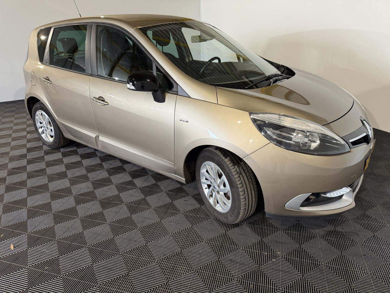 Renault Scénic 1.2 TCe Limited GB-844-F 145.710 km - Henkilöauto: kuva Renault Scénic 1.2 TCe Limited GB-844-F 145.710 km - Henkilöauto Renault Scénic 1.2 TCe Limited GB-844-F 145.710 km - Henkilöauto: kuva Renault Scénic 1.2 TCe Limited GB-844-F 145.710 km - Henkilöauto