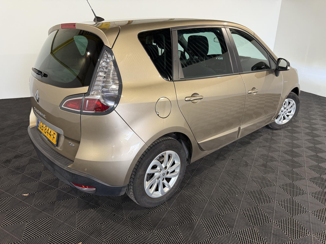 Renault Scénic 1.2 TCe Limited GB-844-F 145.710 km - Henkilöauto: kuva Renault Scénic 1.2 TCe Limited GB-844-F 145.710 km - Henkilöauto Renault Scénic 1.2 TCe Limited GB-844-F 145.710 km - Henkilöauto: kuva Renault Scénic 1.2 TCe Limited GB-844-F 145.710 km - Henkilöauto