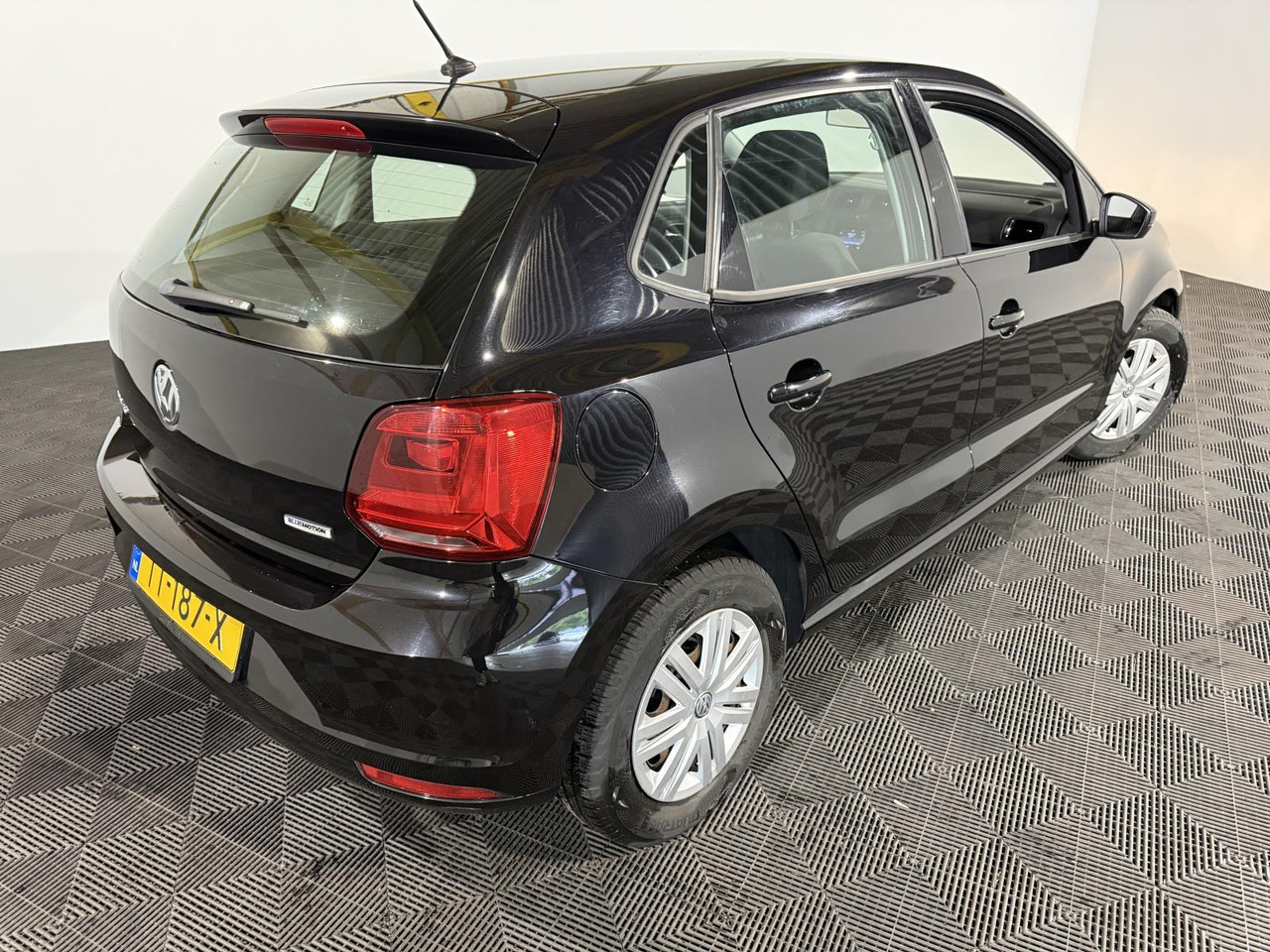 Volkswagen | Polo | 1.0 Comfortline Connected Series | 2017 | 178.442 km | TT187X | Geen oordeel - Viistoperä: kuva Volkswagen | Polo | 1.0 Comfortline Connected Series | 2017 | 178.442 km | TT187X | Geen oordeel - Viistoperä Volkswagen | Polo | 1.0 Comfortline Connected Series | 2017 | 178.442 km | TT187X | Geen oordeel - Viistoperä: kuva Volkswagen | Polo | 1.0 Comfortline Connected Series | 2017 | 178.442 km | TT187X | Geen oordeel - Viistoperä