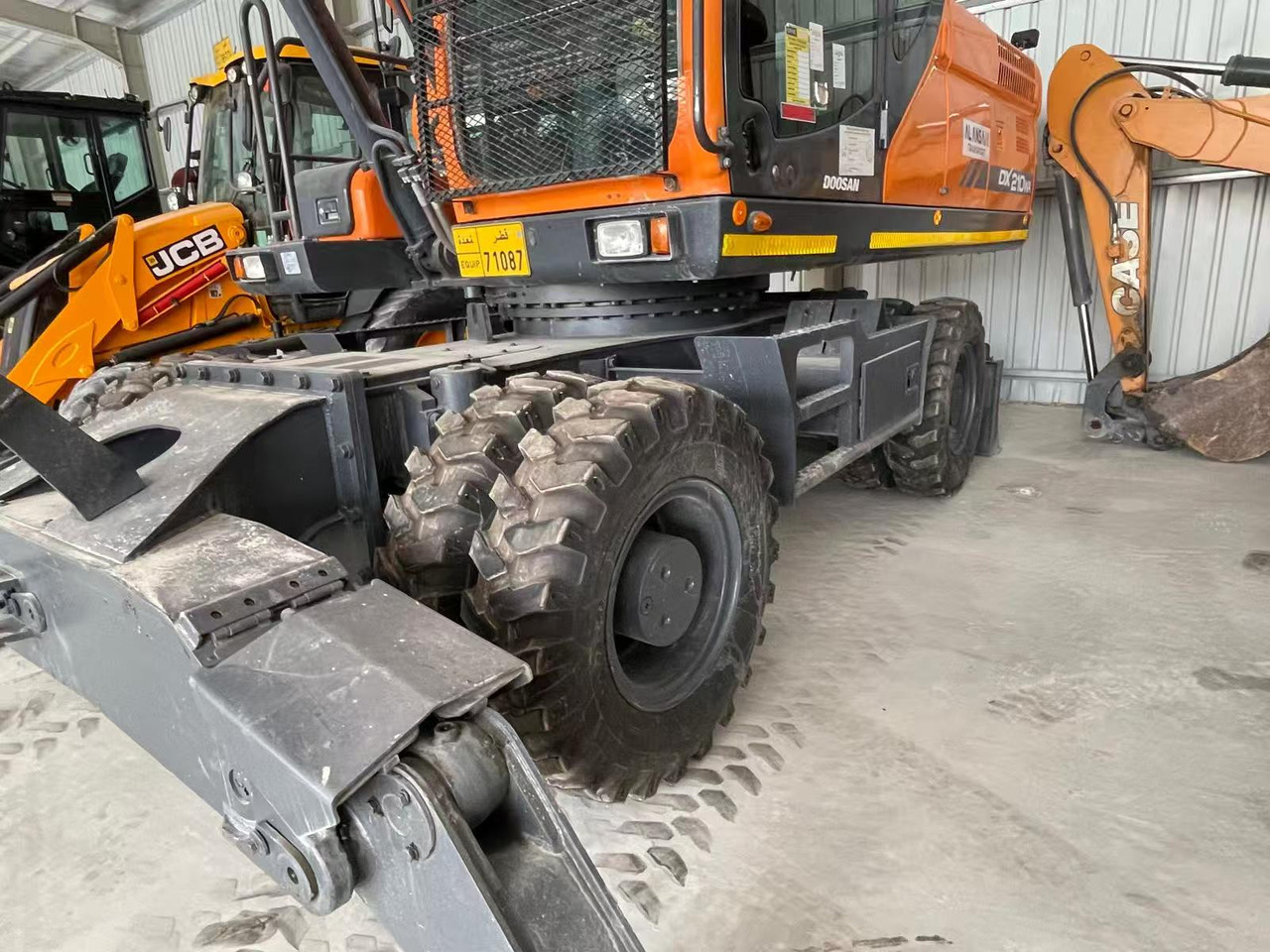 DOOSAN DX210 - Pyöräalustainen kaivinkone: kuva DOOSAN DX210 - Pyöräalustainen kaivinkone DOOSAN DX210 - Pyöräalustainen kaivinkone: kuva DOOSAN DX210 - Pyöräalustainen kaivinkone