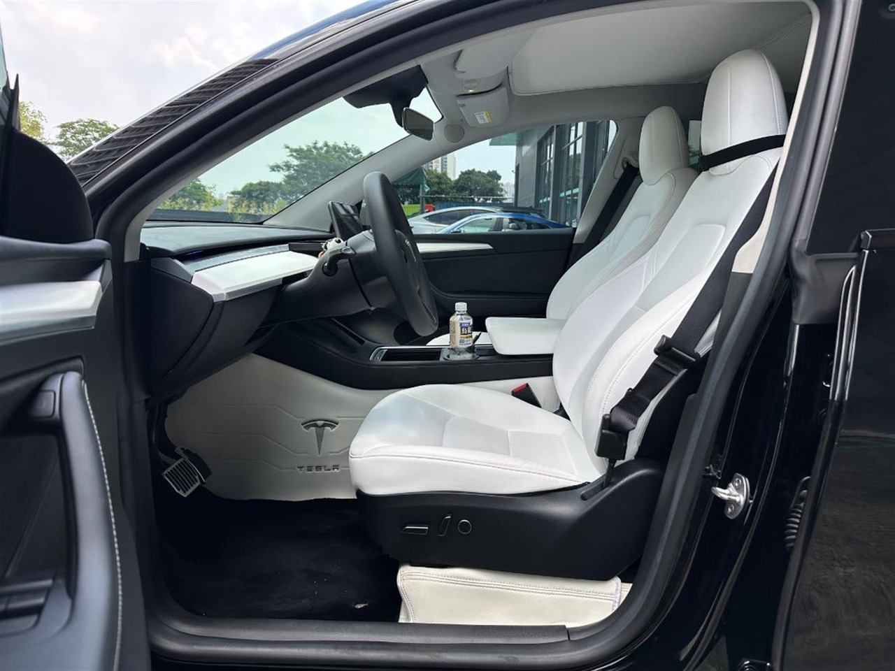 TESLA MODEL Y - Henkilöauto: kuva TESLA MODEL Y - Henkilöauto TESLA MODEL Y - Henkilöauto: kuva TESLA MODEL Y - Henkilöauto