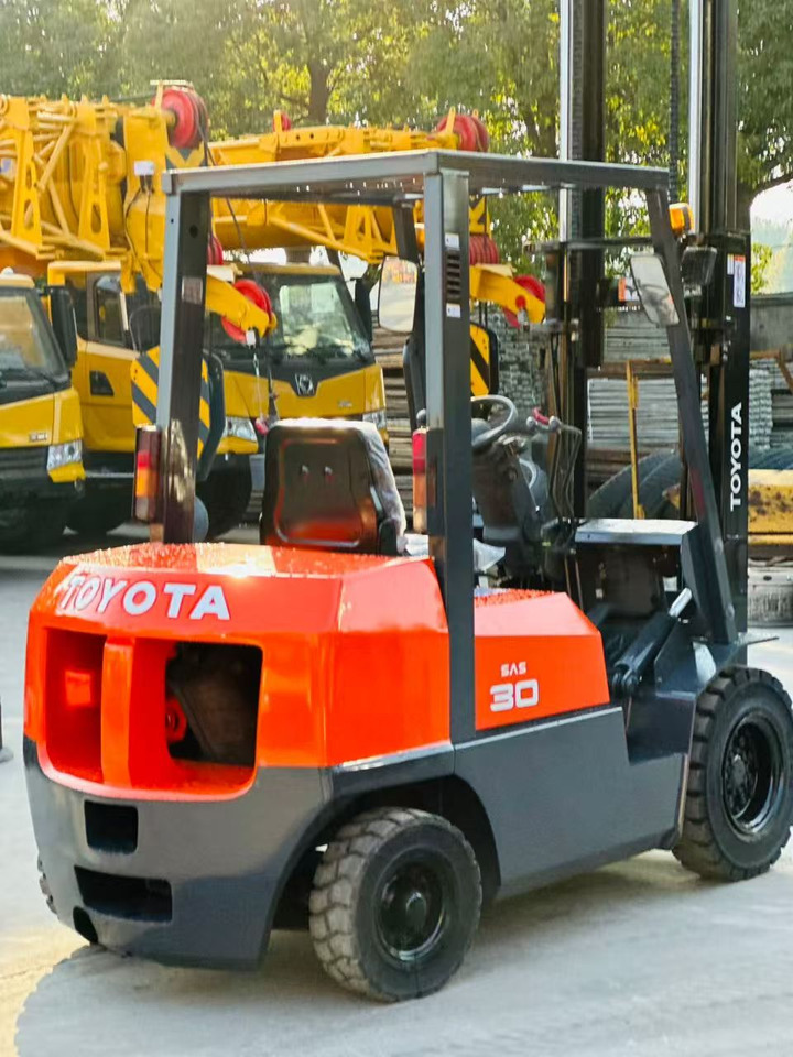 TOYOTA 30 - Dieseltrukki: kuva TOYOTA 30 - Dieseltrukki TOYOTA 30 - Dieseltrukki: kuva TOYOTA 30 - Dieseltrukki