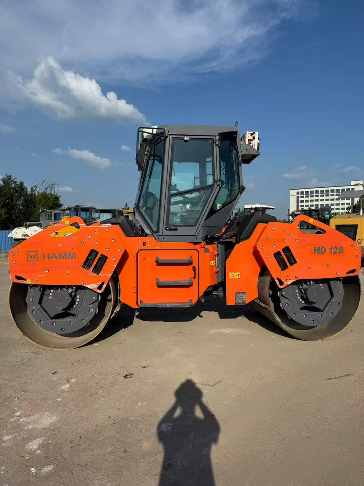 HAMM HD128 - Teollisuuden kone: kuva HAMM HD128 - Teollisuuden kone HAMM HD128 - Teollisuuden kone: kuva HAMM HD128 - Teollisuuden kone