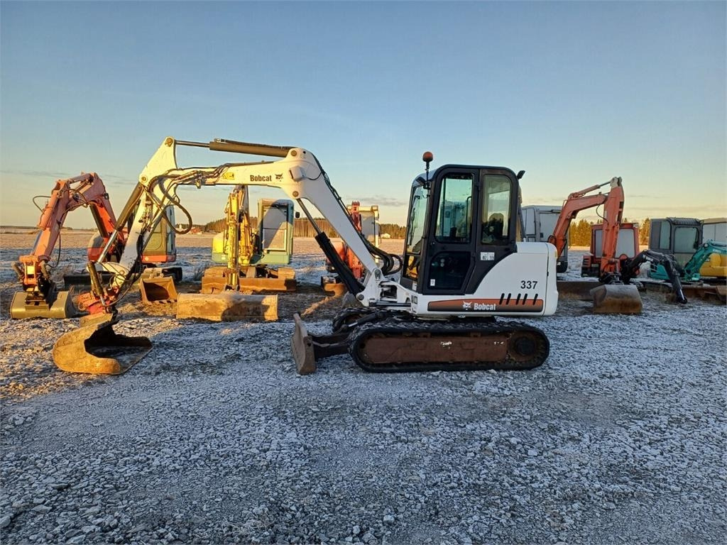 Bobcat 337D Kallistuvalla liittimellä - Minikuormaaja: kuva Bobcat 337D Kallistuvalla liittimellä - Minikuormaaja Bobcat 337D Kallistuvalla liittimellä - Minikuormaaja: kuva Bobcat 337D Kallistuvalla liittimellä - Minikuormaaja