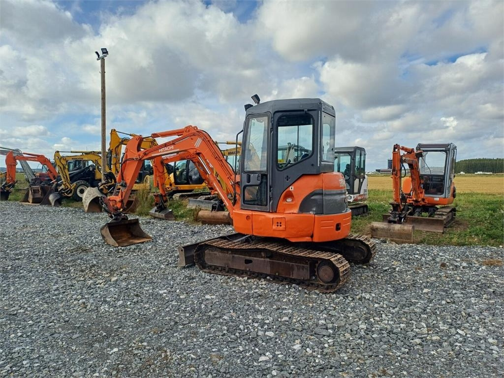 Hitachi EX50U kallistuvalla s40 liittimellä. - Minikuormaaja: kuva Hitachi EX50U kallistuvalla s40 liittimellä. - Minikuormaaja Hitachi EX50U kallistuvalla s40 liittimellä. - Minikuormaaja: kuva Hitachi EX50U kallistuvalla s40 liittimellä. - Minikuormaaja