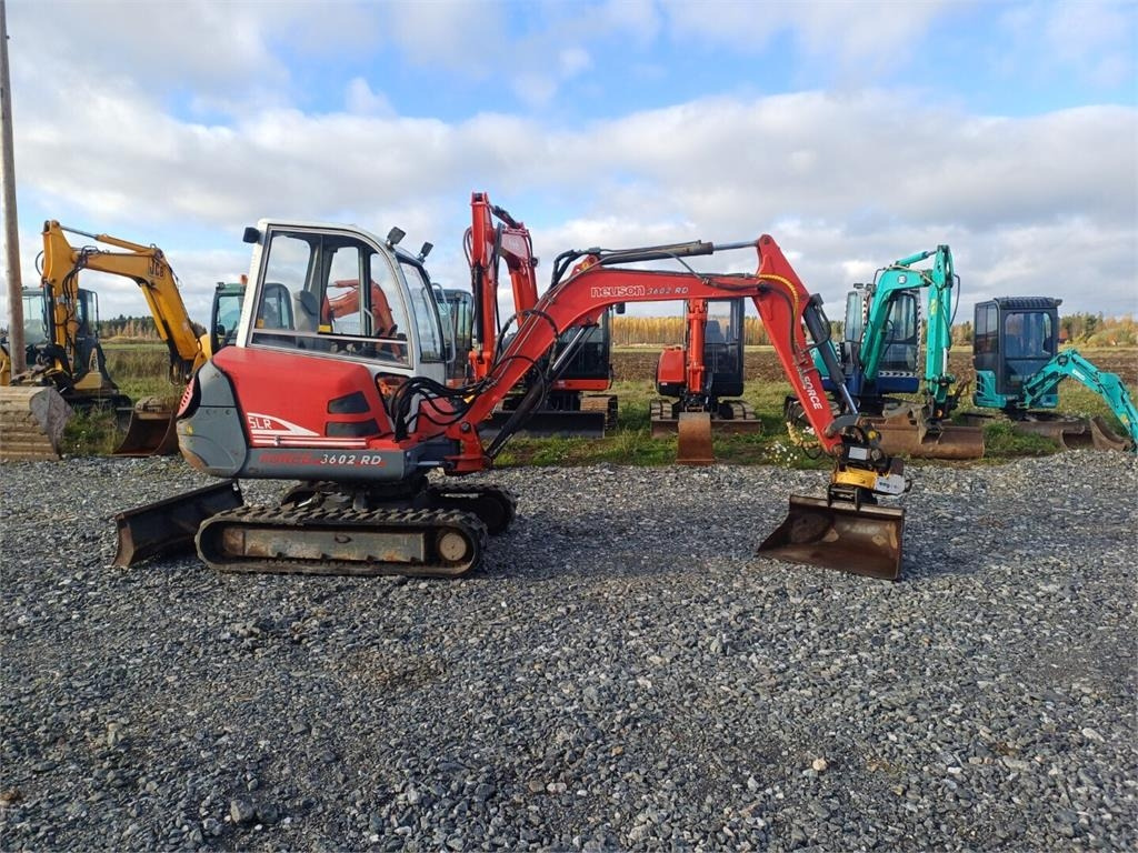 Neuson 3602RD Engcon pyörittäjällä - Minikuormaaja: kuva Neuson 3602RD Engcon pyörittäjällä - Minikuormaaja Neuson 3602RD Engcon pyörittäjällä - Minikuormaaja: kuva Neuson 3602RD Engcon pyörittäjällä - Minikuormaaja