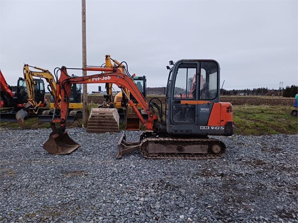 Pel-Job EB406 rautateloilla. Kolme kauhaa - Minikuormaaja: kuva Pel-Job EB406 rautateloilla. Kolme kauhaa - Minikuormaaja Pel-Job EB406 rautateloilla. Kolme kauhaa - Minikuormaaja: kuva Pel-Job EB406 rautateloilla. Kolme kauhaa - Minikuormaaja