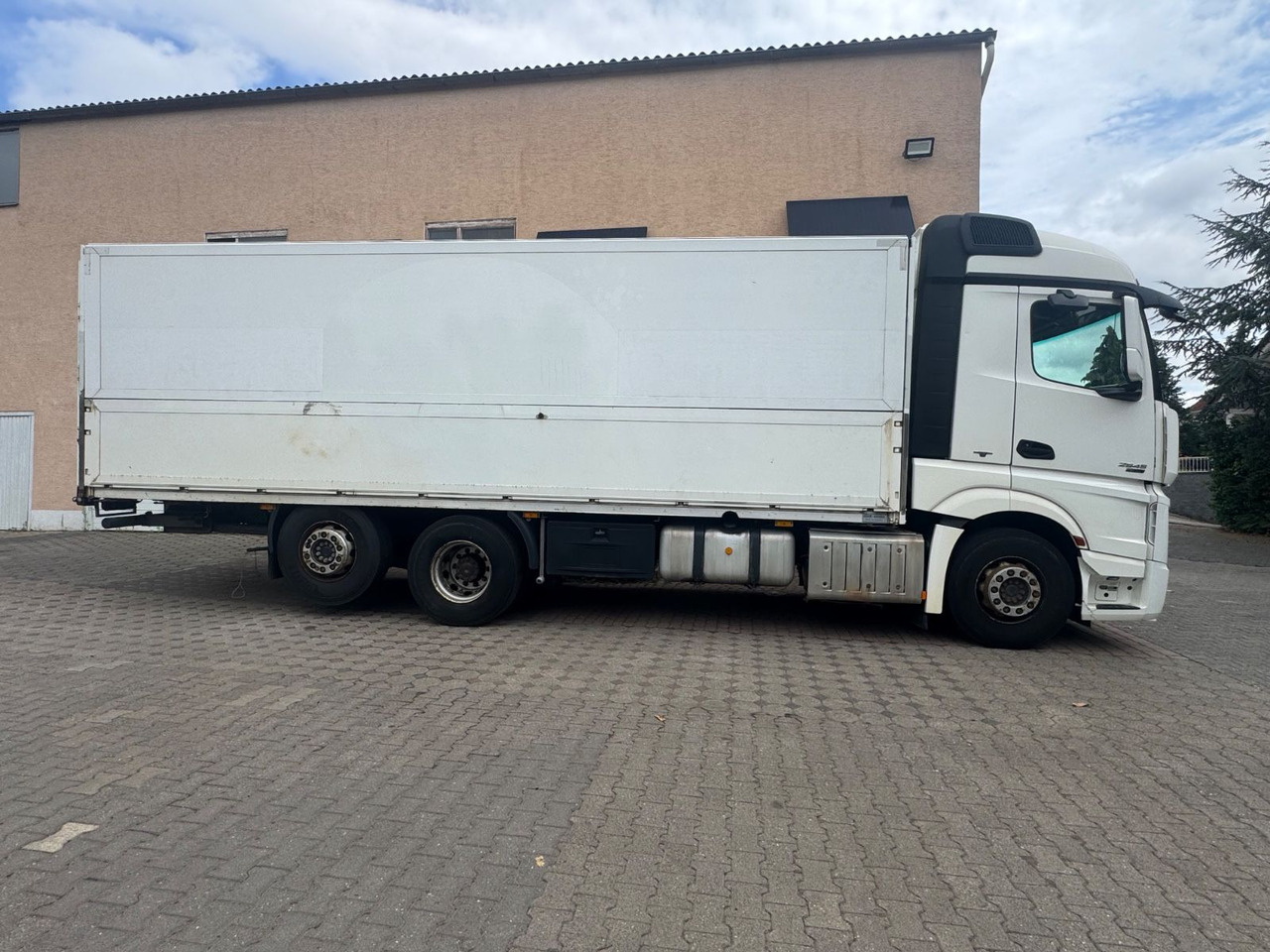 Mercedes-Benz Actros2545/Lift-Lenk/Mitnahmestp/Retder - Juomien kuljetukseen kuorma-auto: kuva Mercedes-Benz Actros2545/Lift-Lenk/Mitnahmestp/Retder - Juomien kuljetukseen kuorma-auto Mercedes-Benz Actros2545/Lift-Lenk/Mitnahmestp/Retder - Juomien kuljetukseen kuorma-auto: kuva Mercedes-Benz Actros2545/Lift-Lenk/Mitnahmestp/Retder - Juomien kuljetukseen kuorma-auto
