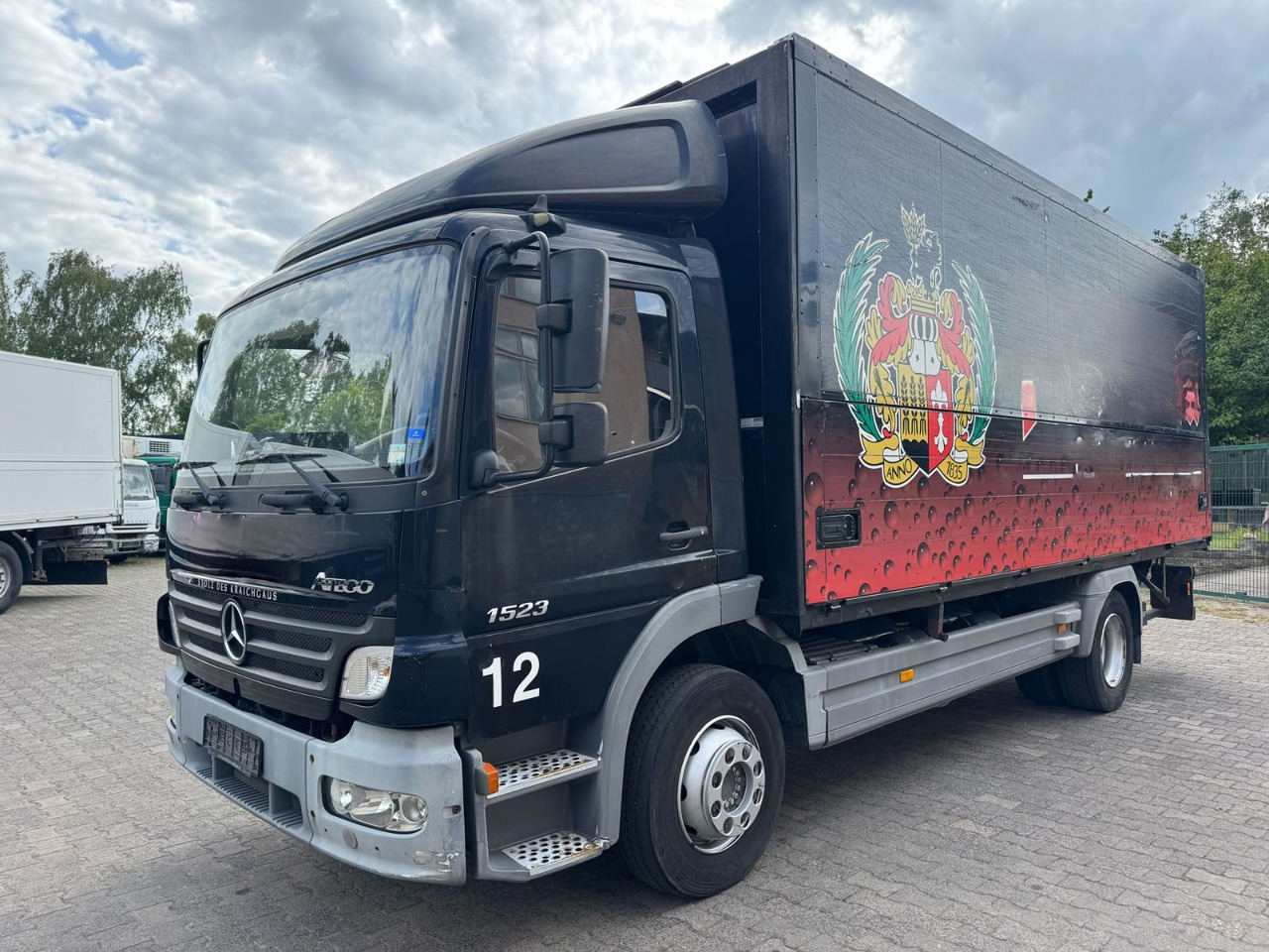 Mercedes-Benz Atego1523/LBW/AHK/Klima/Standh./aus.1Hand - Juomien kuljetukseen kuorma-auto: kuva Mercedes-Benz Atego1523/LBW/AHK/Klima/Standh./aus.1Hand - Juomien kuljetukseen kuorma-auto Mercedes-Benz Atego1523/LBW/AHK/Klima/Standh./aus.1Hand - Juomien kuljetukseen kuorma-auto: kuva Mercedes-Benz Atego1523/LBW/AHK/Klima/Standh./aus.1Hand - Juomien kuljetukseen kuorma-auto