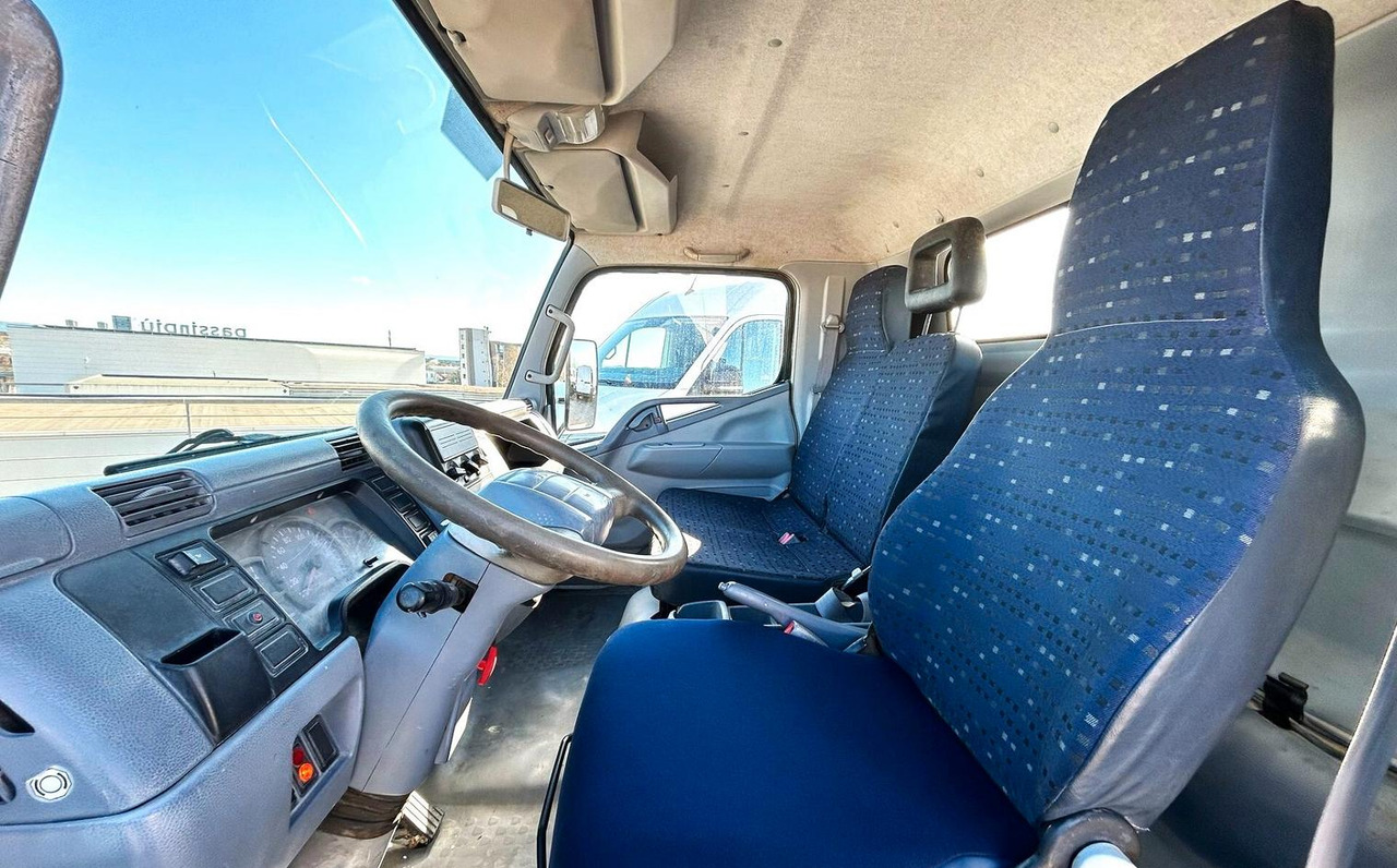 Interior photo 2: Kippiauto kuorma-auto Mitsubishi Canter 3C13 Ribaltabile trilaterale