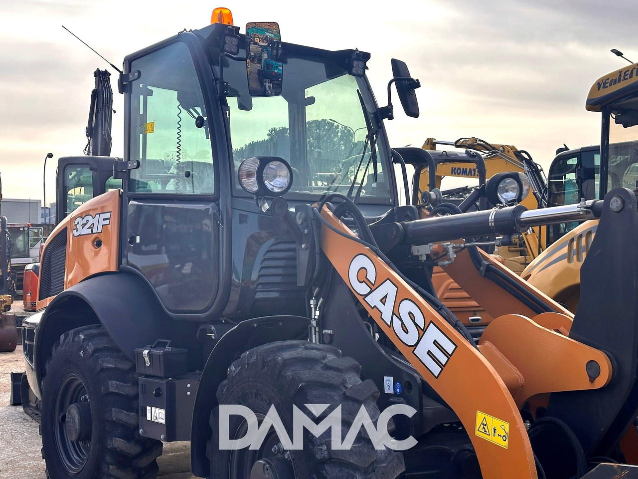 CASE 321F - Pyöräkuormaaja: kuva CASE 321F - Pyöräkuormaaja CASE 321F - Pyöräkuormaaja: kuva CASE 321F - Pyöräkuormaaja