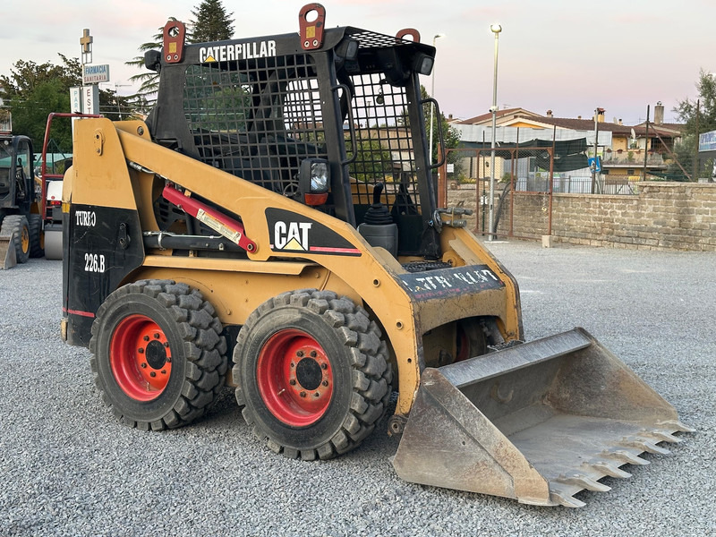 Caterpillar 226BHF - Liukuohjattu telakuormaaja: kuva Caterpillar 226BHF - Liukuohjattu telakuormaaja Caterpillar 226BHF - Liukuohjattu telakuormaaja: kuva Caterpillar 226BHF - Liukuohjattu telakuormaaja