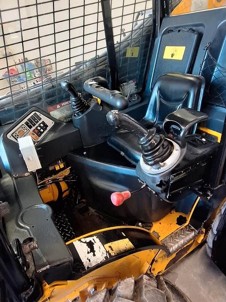 JCB 190HF - Liukuohjattu kuormaaja: kuva JCB 190HF - Liukuohjattu kuormaaja JCB 190HF - Liukuohjattu kuormaaja: kuva JCB 190HF - Liukuohjattu kuormaaja