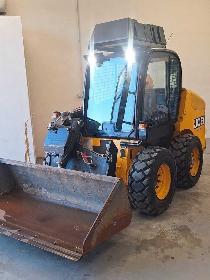 JCB 190HF - Liukuohjattu kuormaaja: kuva JCB 190HF - Liukuohjattu kuormaaja JCB 190HF - Liukuohjattu kuormaaja: kuva JCB 190HF - Liukuohjattu kuormaaja