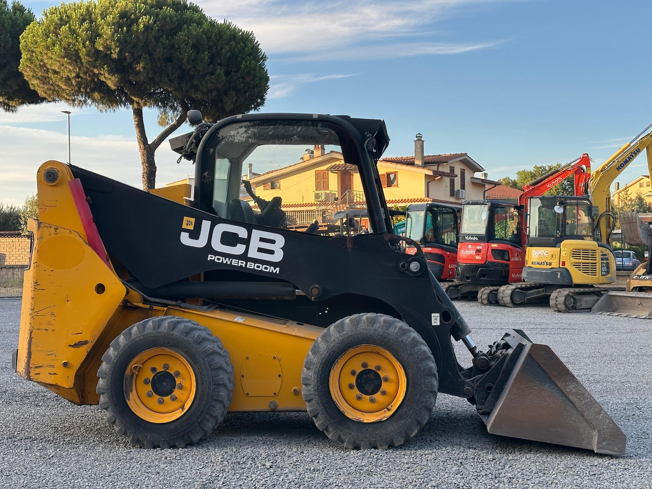 JCB 225 - Liukuohjattu kuormaaja: kuva JCB 225 - Liukuohjattu kuormaaja JCB 225 - Liukuohjattu kuormaaja: kuva JCB 225 - Liukuohjattu kuormaaja