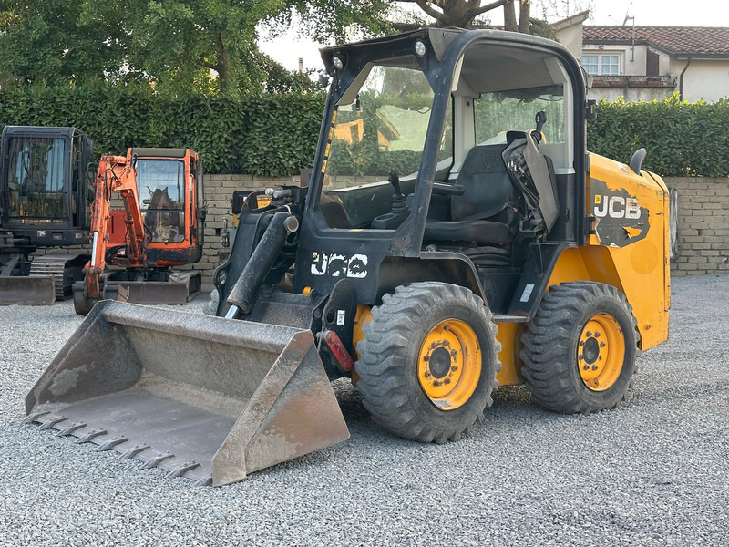 JCB 225 - Liukuohjattu telakuormaaja: kuva JCB 225 - Liukuohjattu telakuormaaja JCB 225 - Liukuohjattu telakuormaaja: kuva JCB 225 - Liukuohjattu telakuormaaja