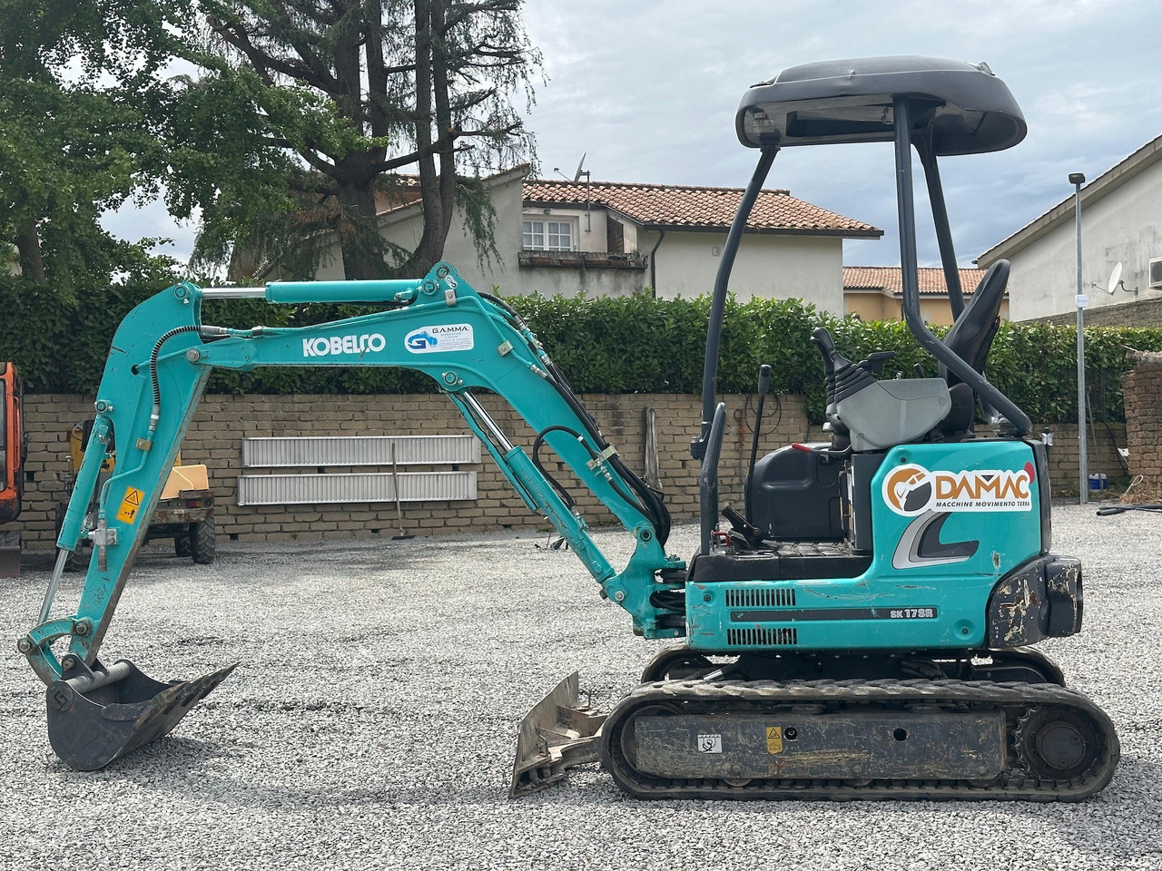 KOBELCO SK17SR-3E - Minikuormaaja: kuva KOBELCO SK17SR-3E - Minikuormaaja KOBELCO SK17SR-3E - Minikuormaaja: kuva KOBELCO SK17SR-3E - Minikuormaaja