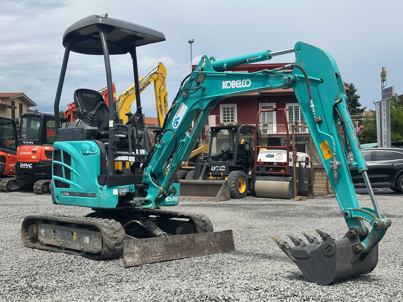 KOBELCO SK17SR-3E - Minikuormaaja: kuva KOBELCO SK17SR-3E - Minikuormaaja KOBELCO SK17SR-3E - Minikuormaaja: kuva KOBELCO SK17SR-3E - Minikuormaaja
